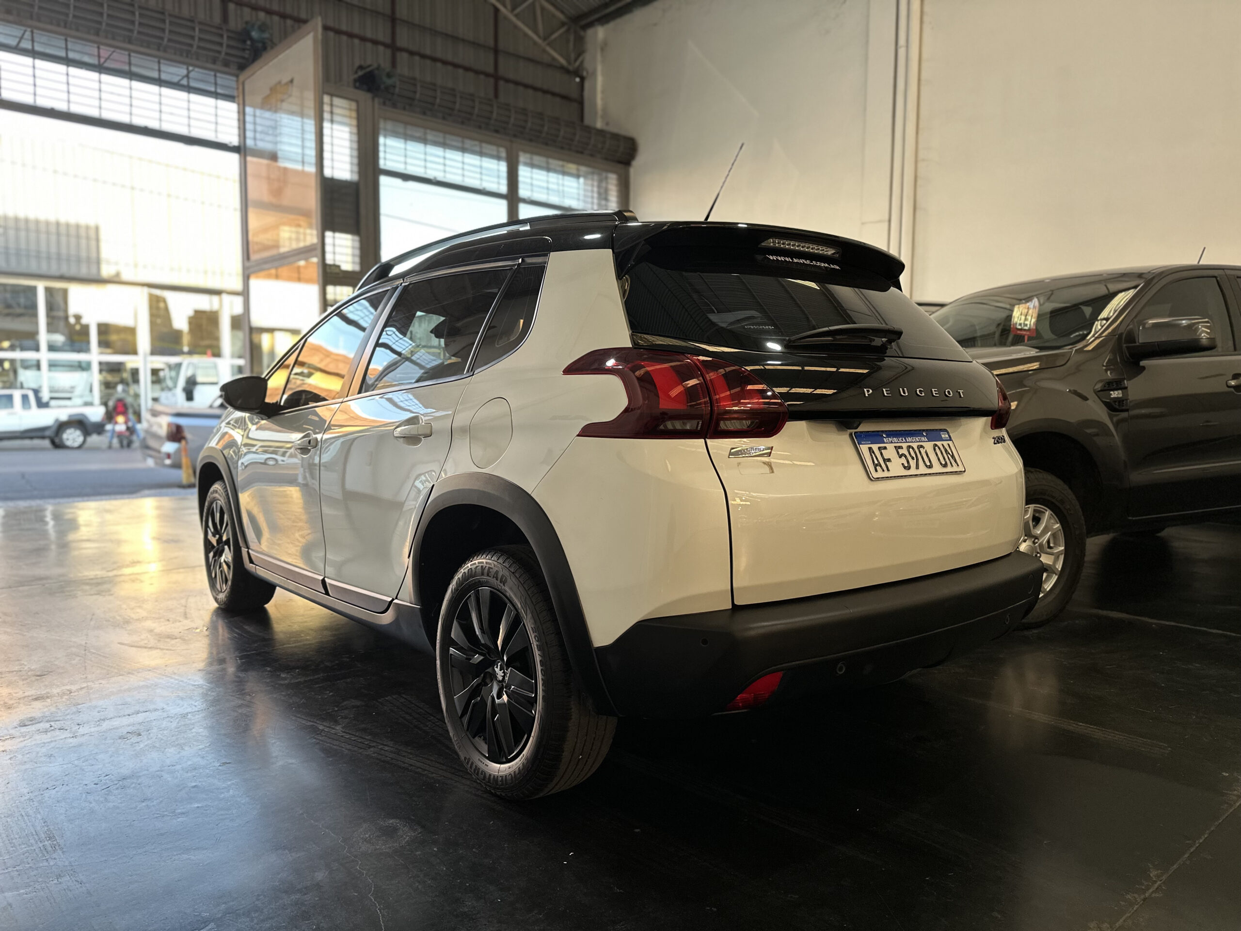 
								PEUGEOT 2008 Sport 1.6 thp Tiptronic full									