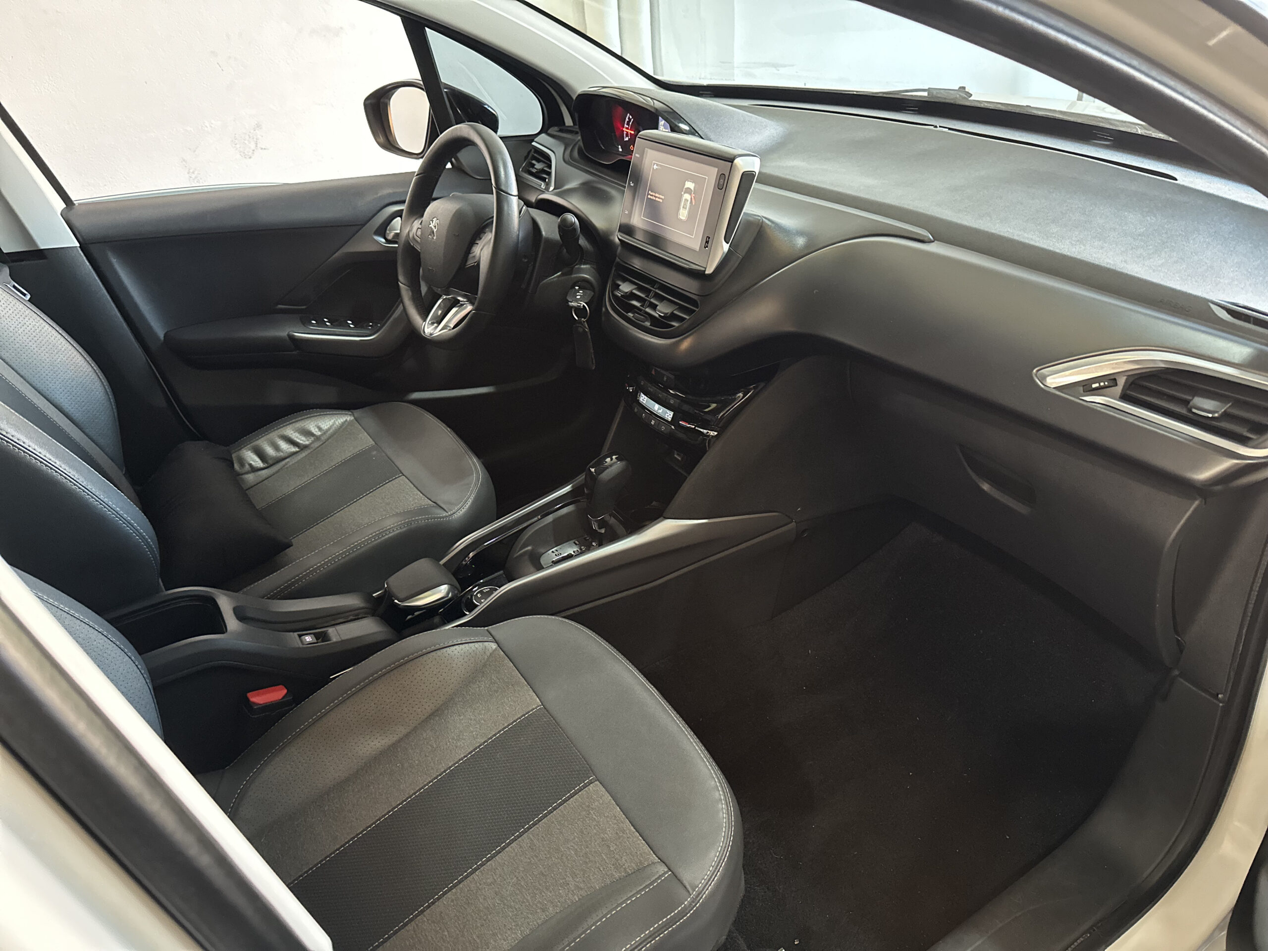 
								PEUGEOT 2008 Sport 1.6 thp Tiptronic full									