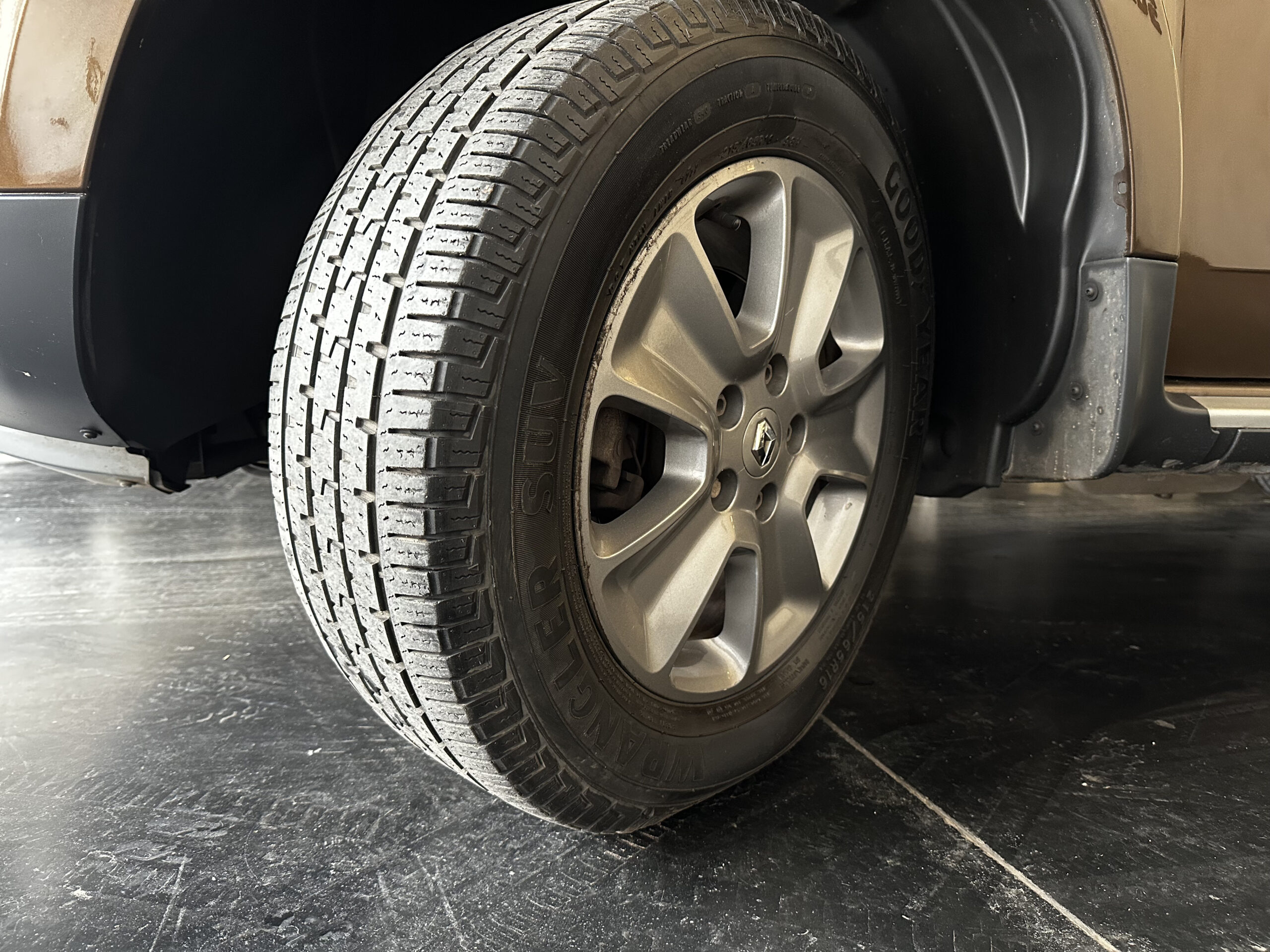 
								Renault Duster 2.0 Privilege 4wd full									