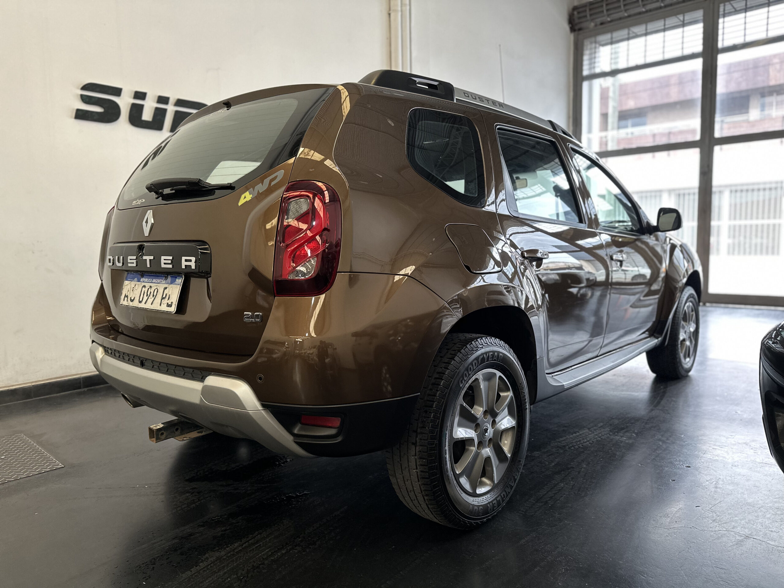 
								Renault Duster 2.0 Privilege 4wd full									