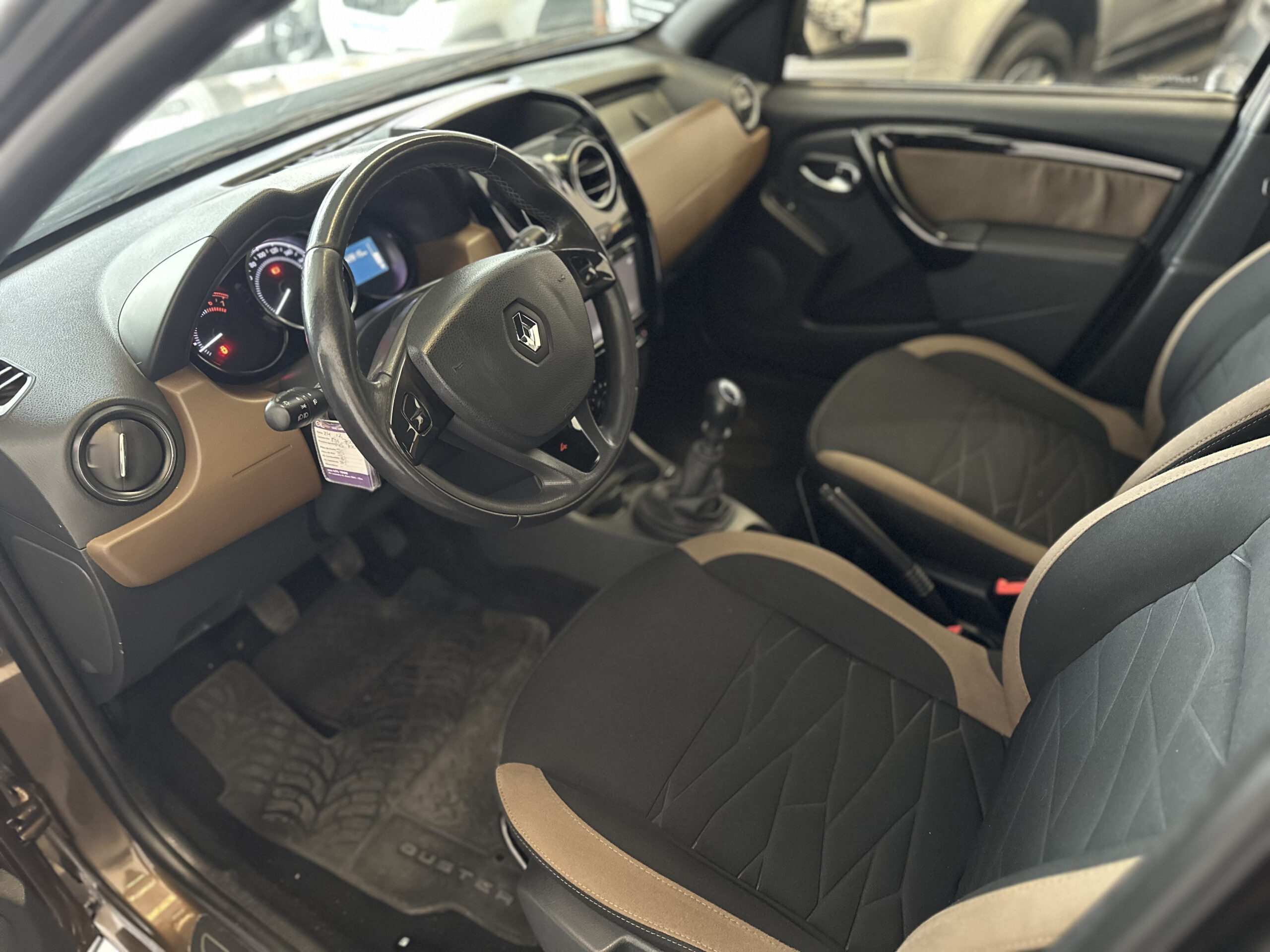 
								Renault Duster 2.0 Privilege 4wd full									