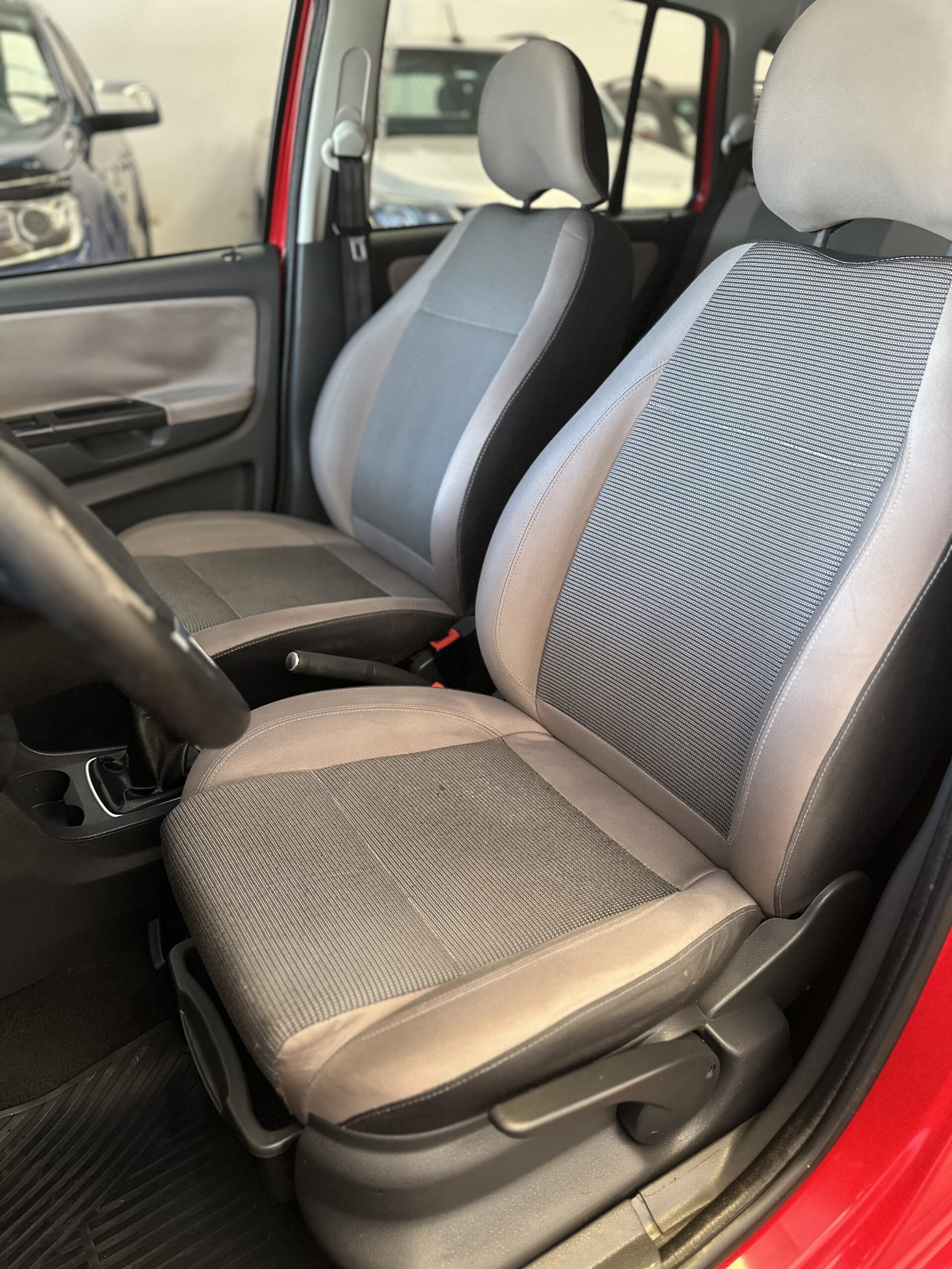 
								VOLKSWAGEN SURAN TRENDLINE 1.6 full									