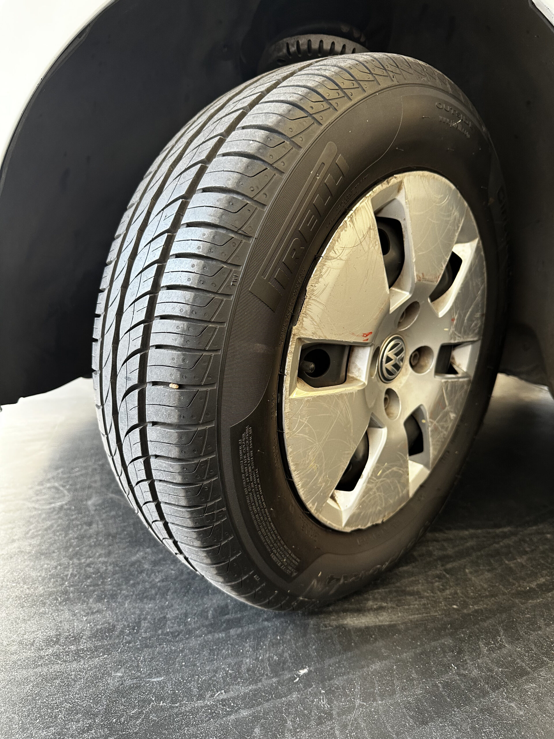 
								Volkswagen UP 1.0 Move 5p full									