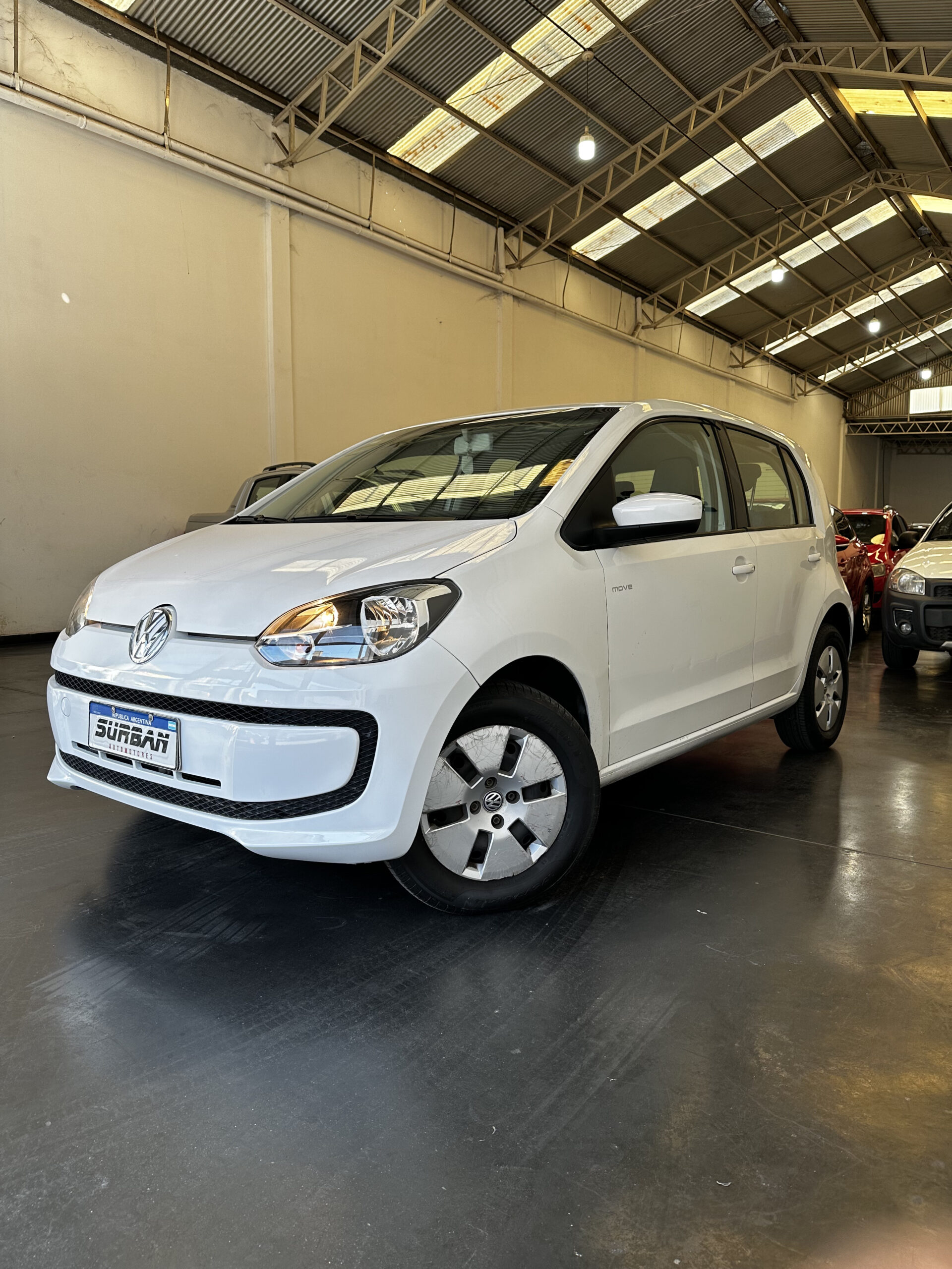 
								Volkswagen UP 1.0 Move 5p full									