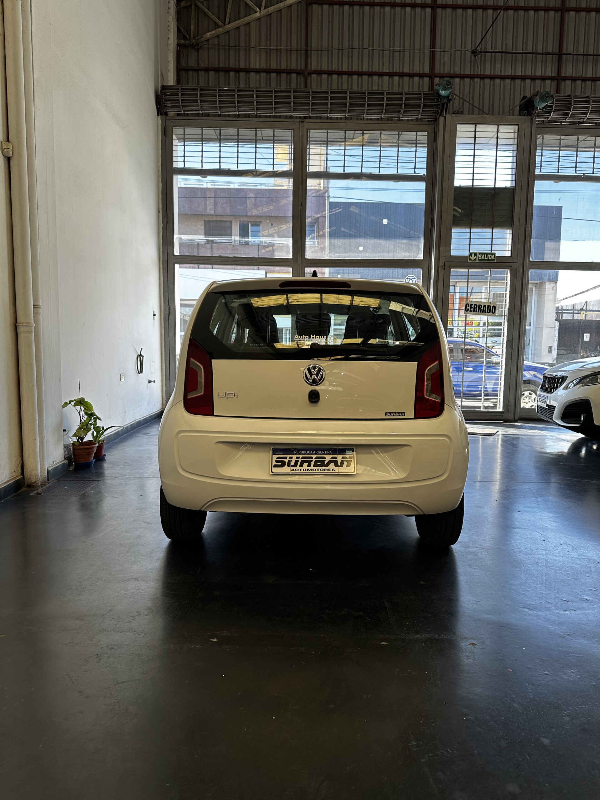 
								Volkswagen UP 1.0 Move 5p full									