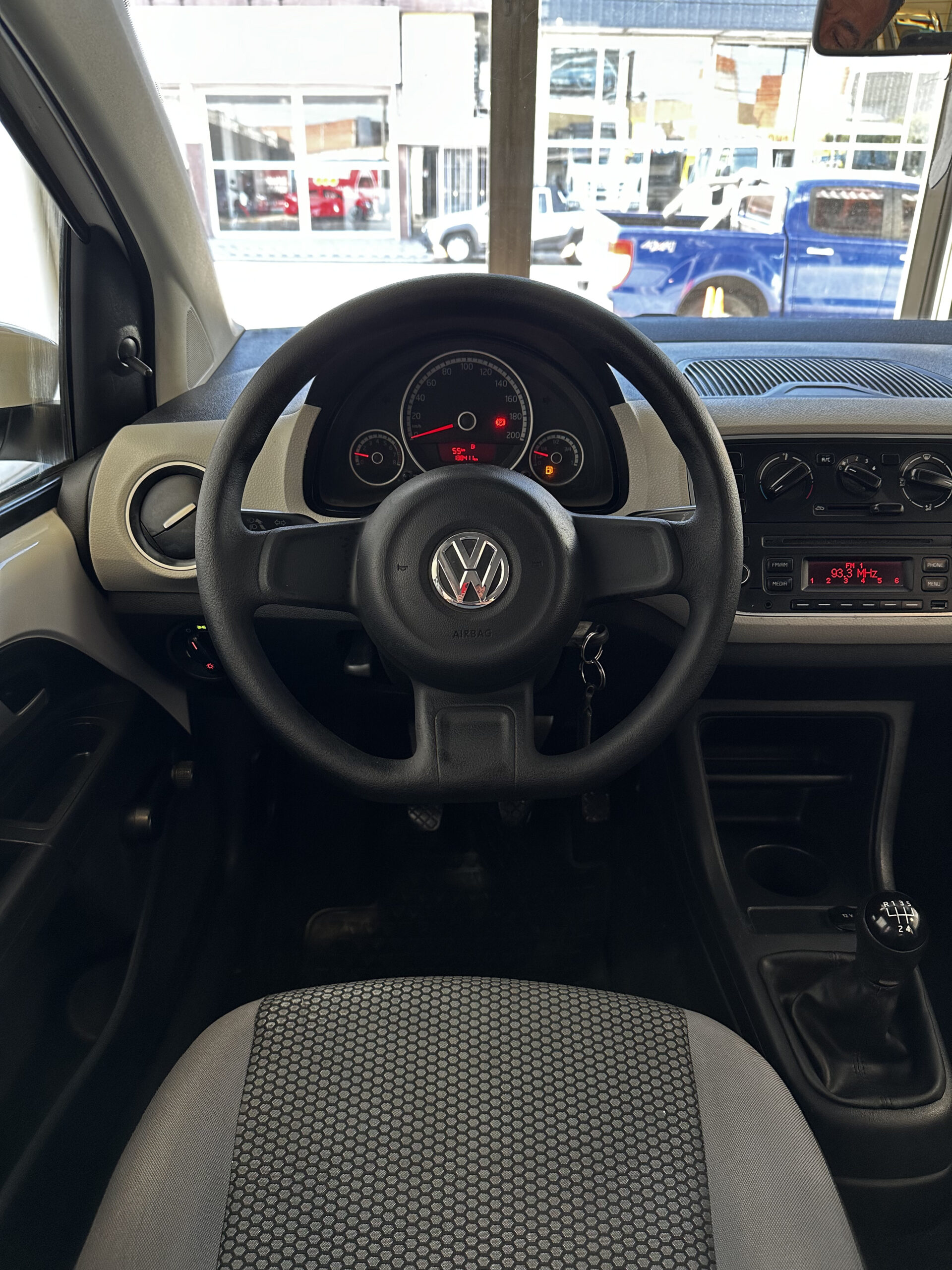 
								Volkswagen UP 1.0 Move 5p full									