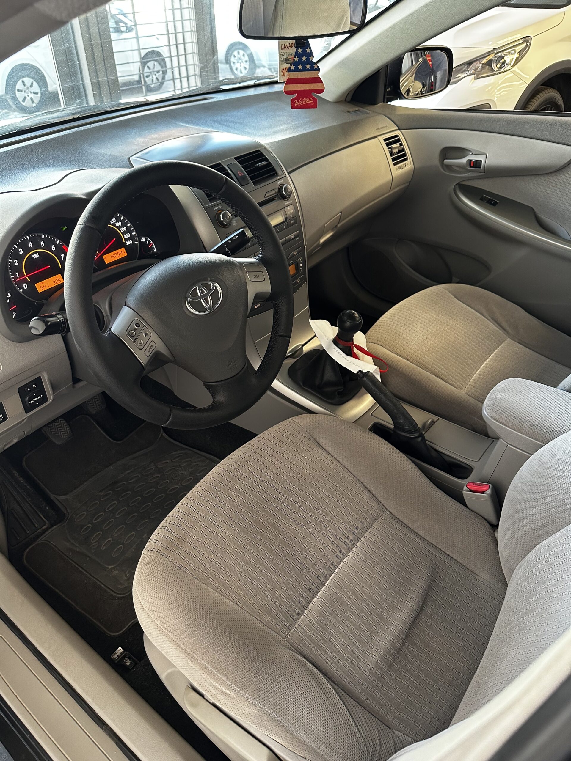 
								TOYOTA COROLLA 1.8 XEI Mt full									