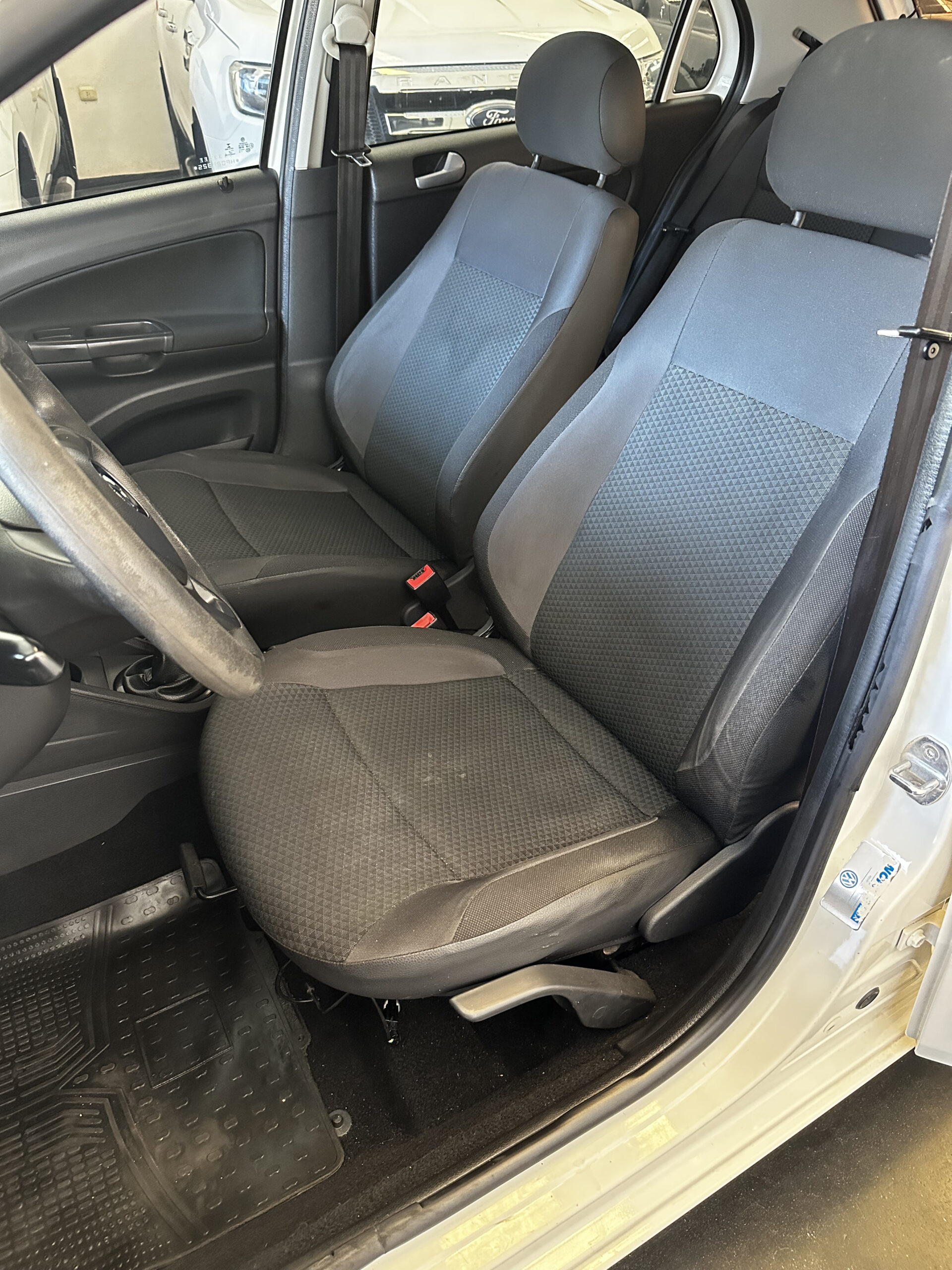 
								Volkswagen Gol Trend 1.6 5p L17 gnc full									