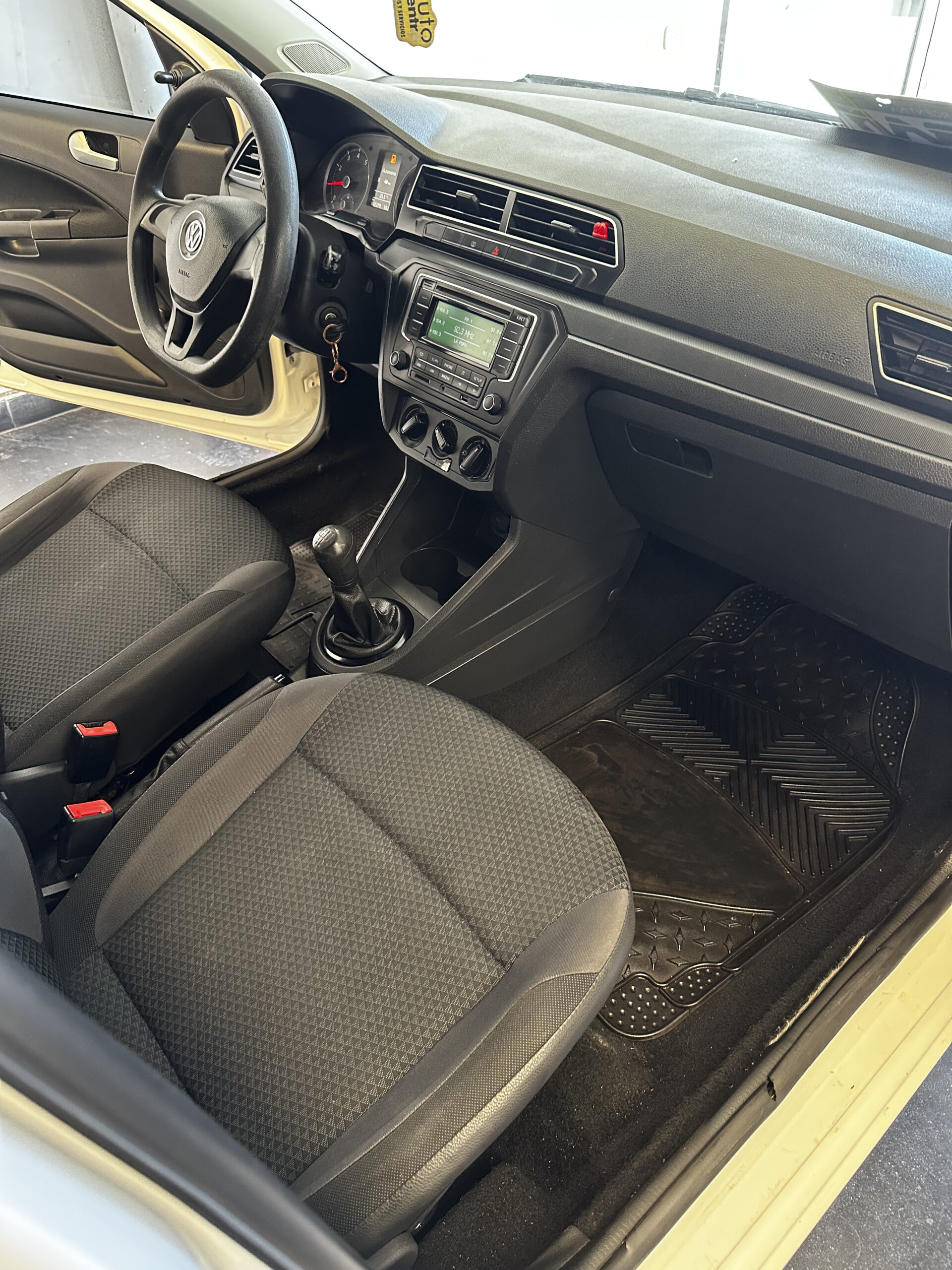 
								Volkswagen Gol Trend 1.6 5p L17 gnc full									