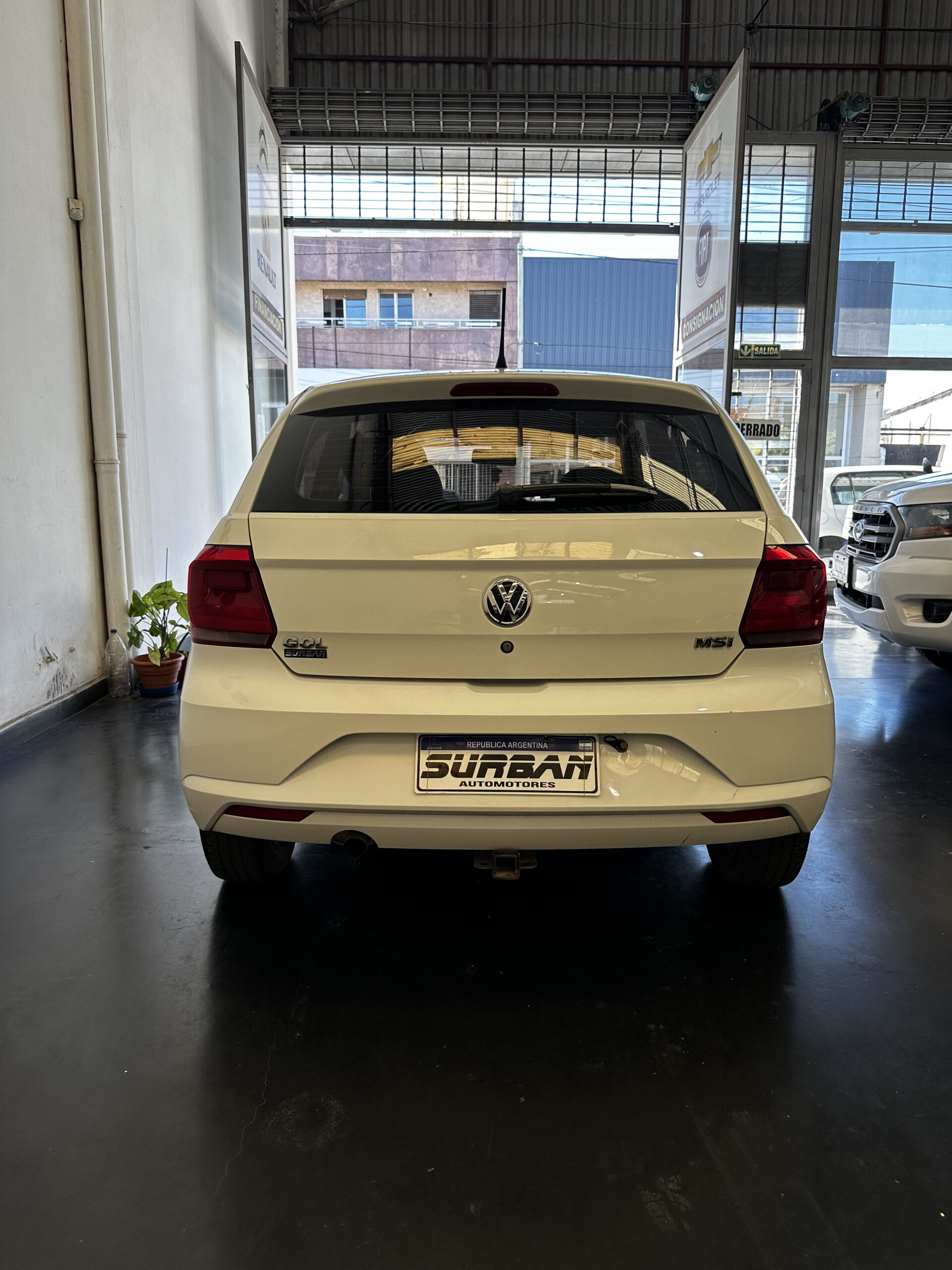 
								Volkswagen Gol Trend 1.6 5p L17 gnc full									