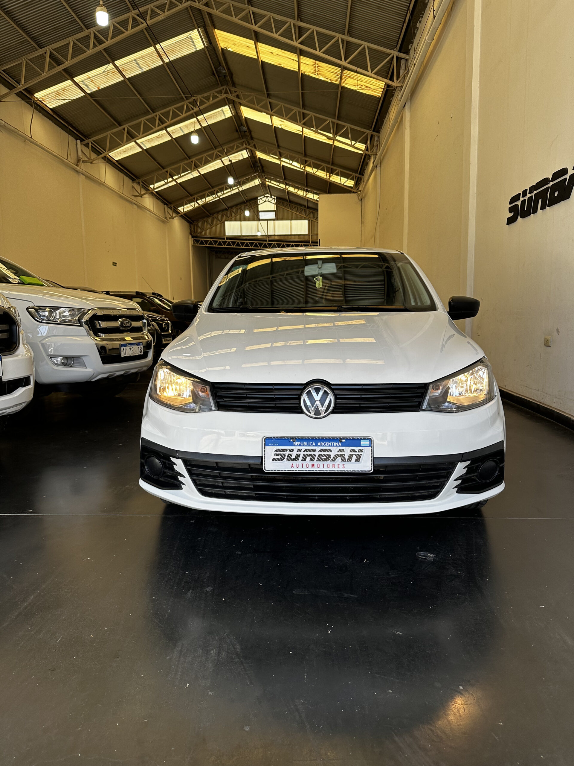 
								Volkswagen Gol Trend 1.6 5p L17 gnc full									