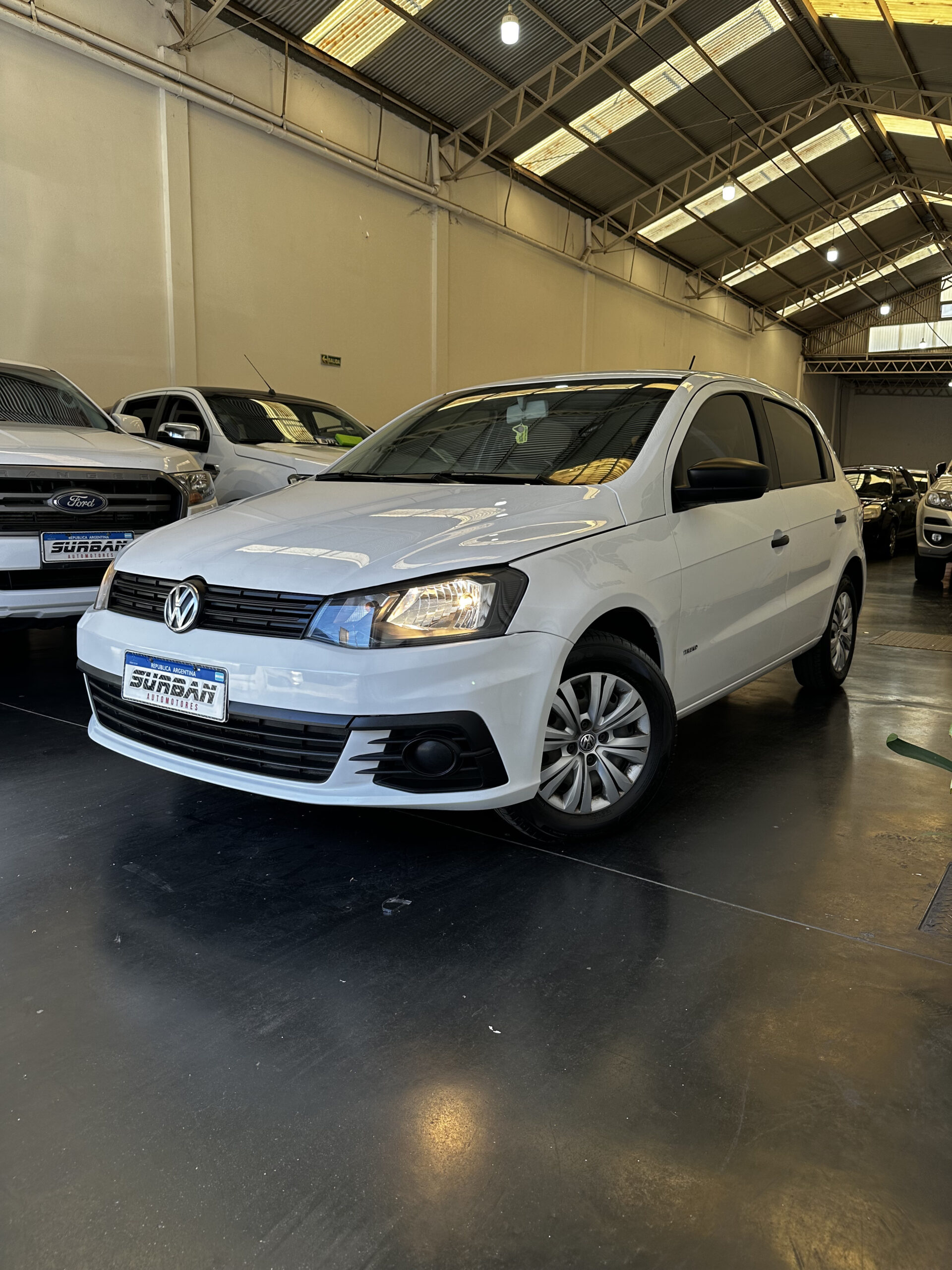 
								Volkswagen Gol Trend 1.6 5p L17 gnc full									