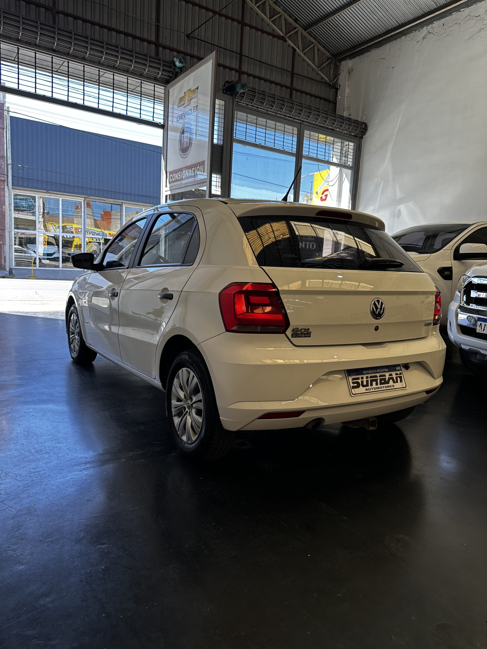 
								Volkswagen Gol Trend 1.6 5p L17 gnc full									