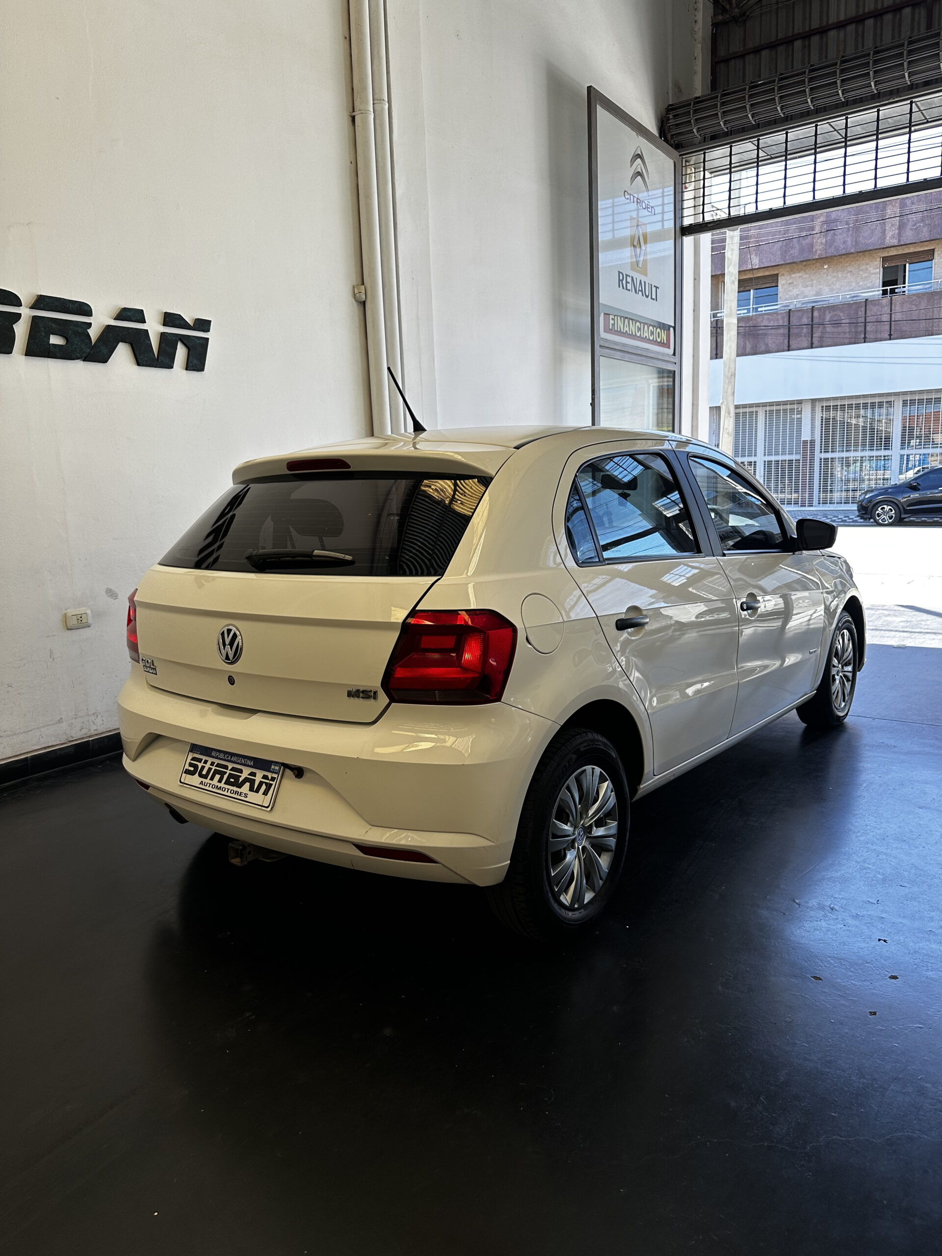 
								Volkswagen Gol Trend 1.6 5p L17 gnc full									