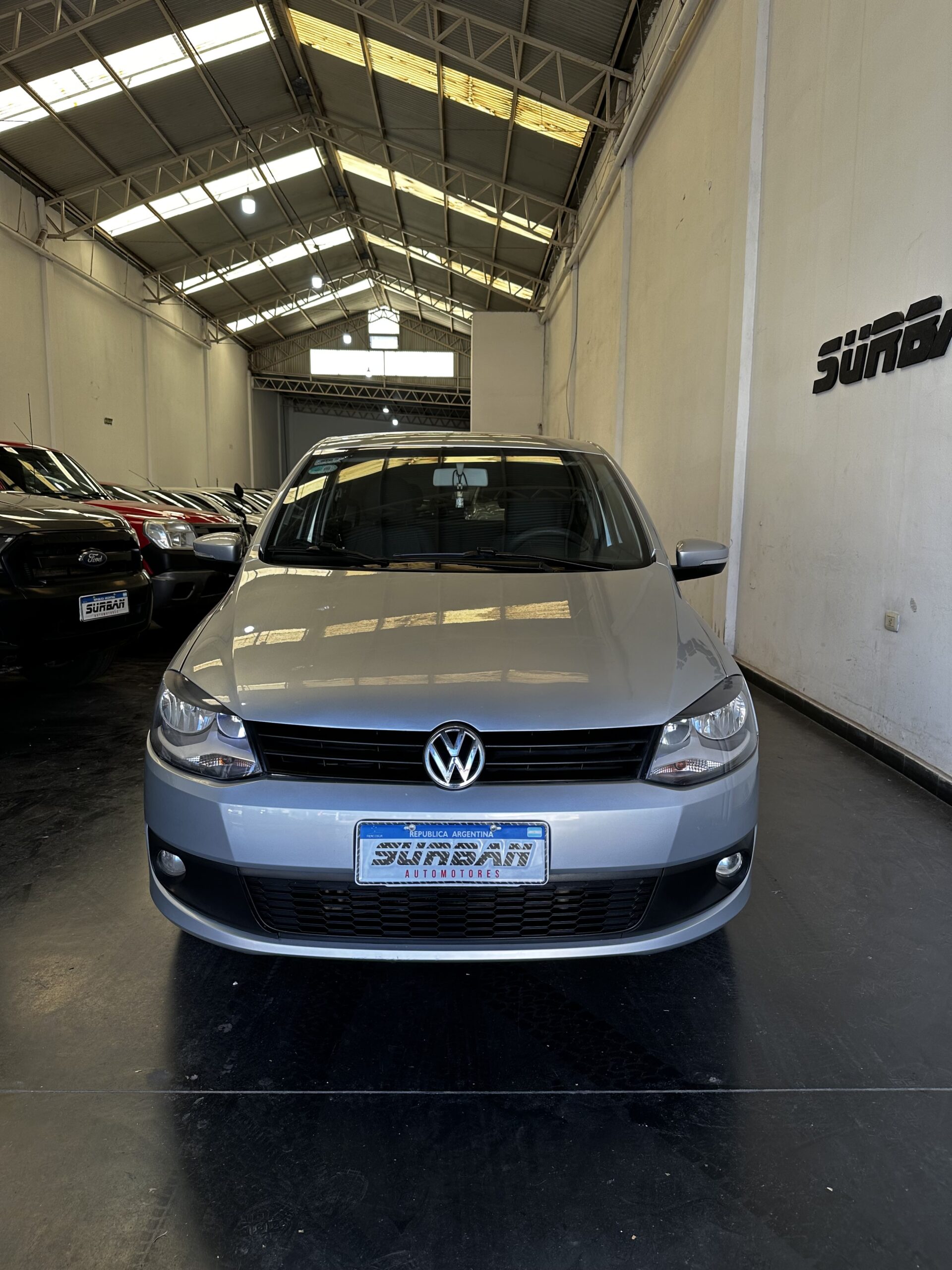
								VOLKSWAGEN FOX 1.6 Trendline 3P full									