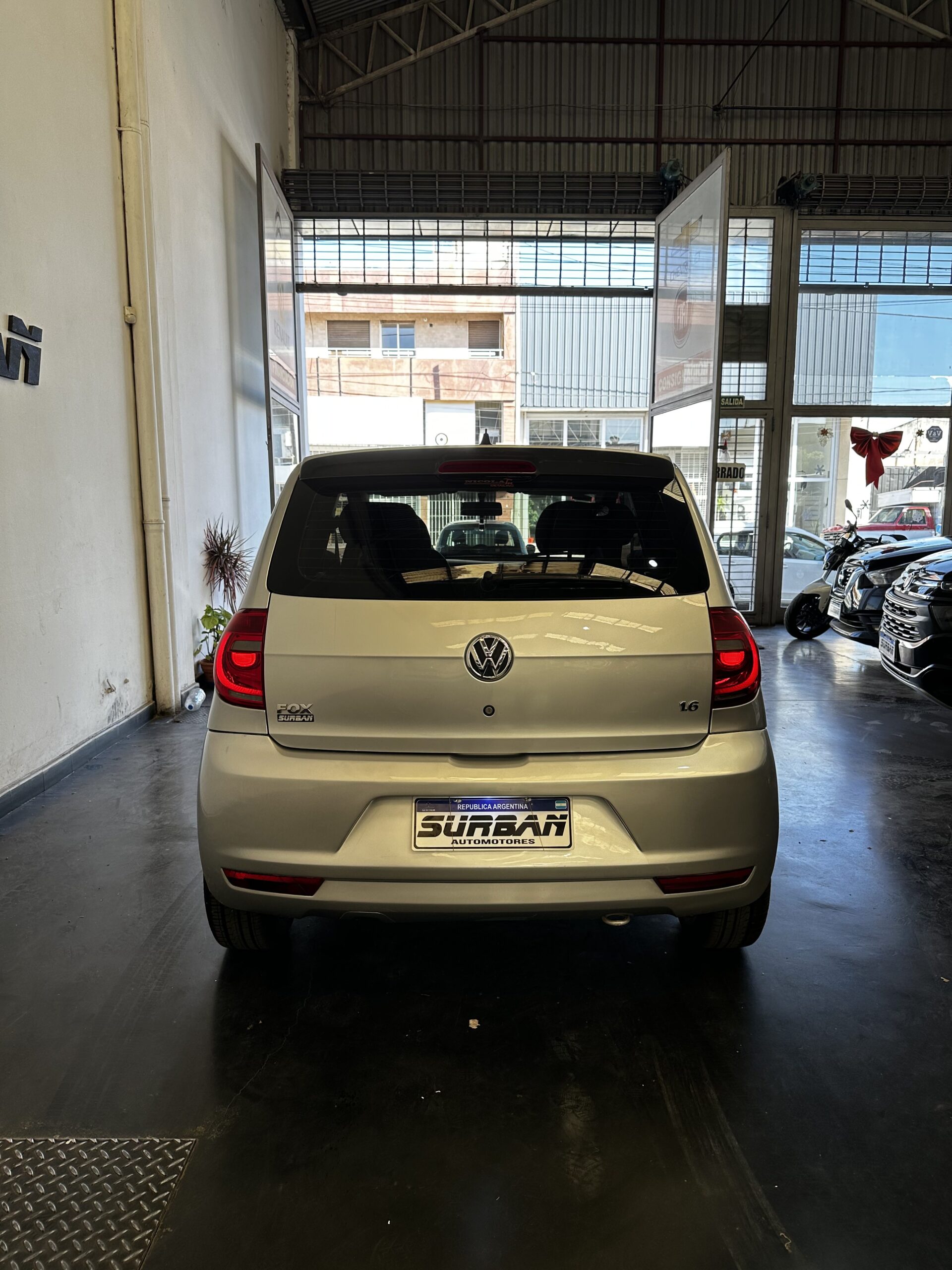 
								VOLKSWAGEN FOX 1.6 Trendline 3P full									