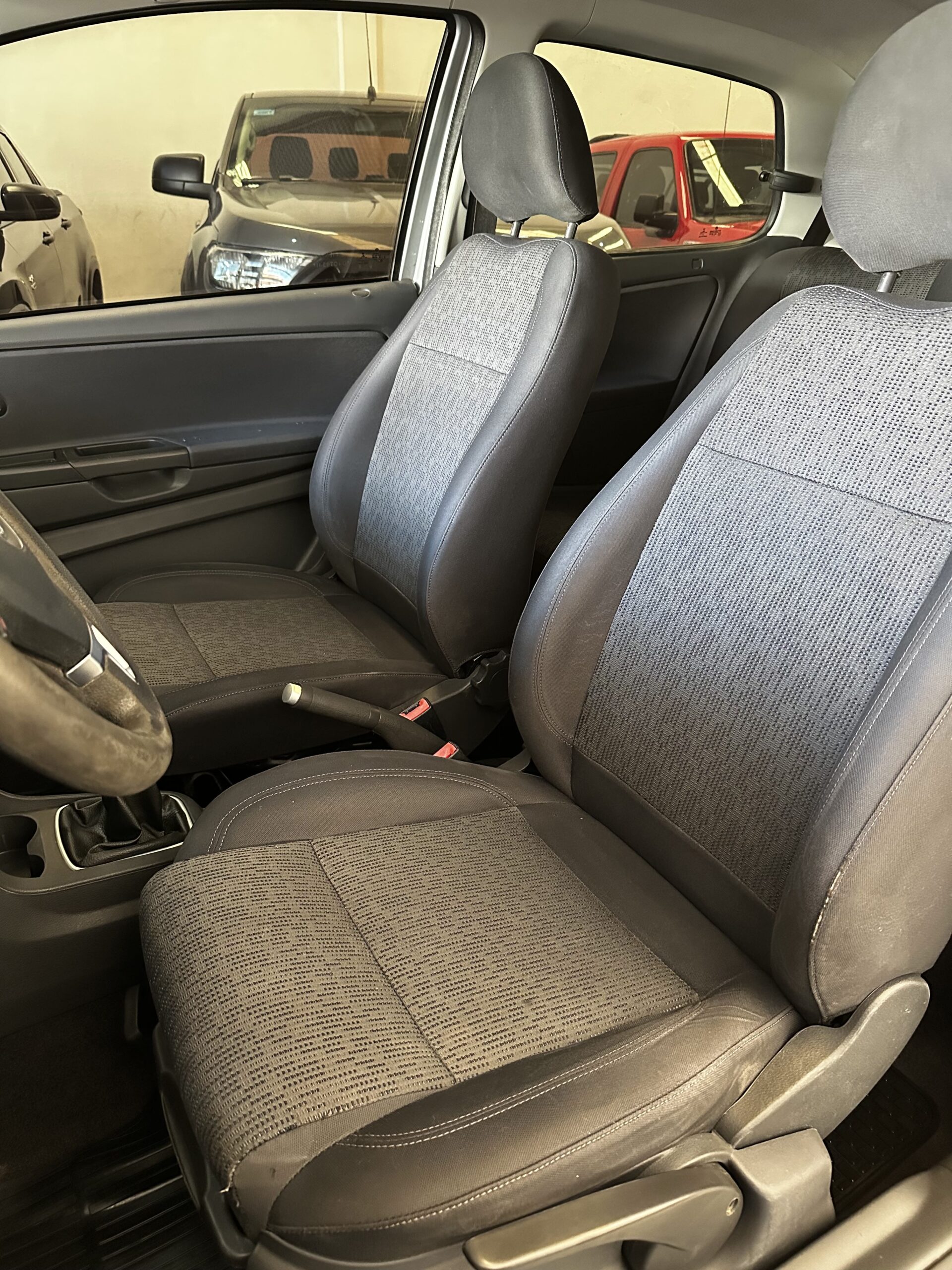 
								VOLKSWAGEN FOX 1.6 Trendline 3P full									