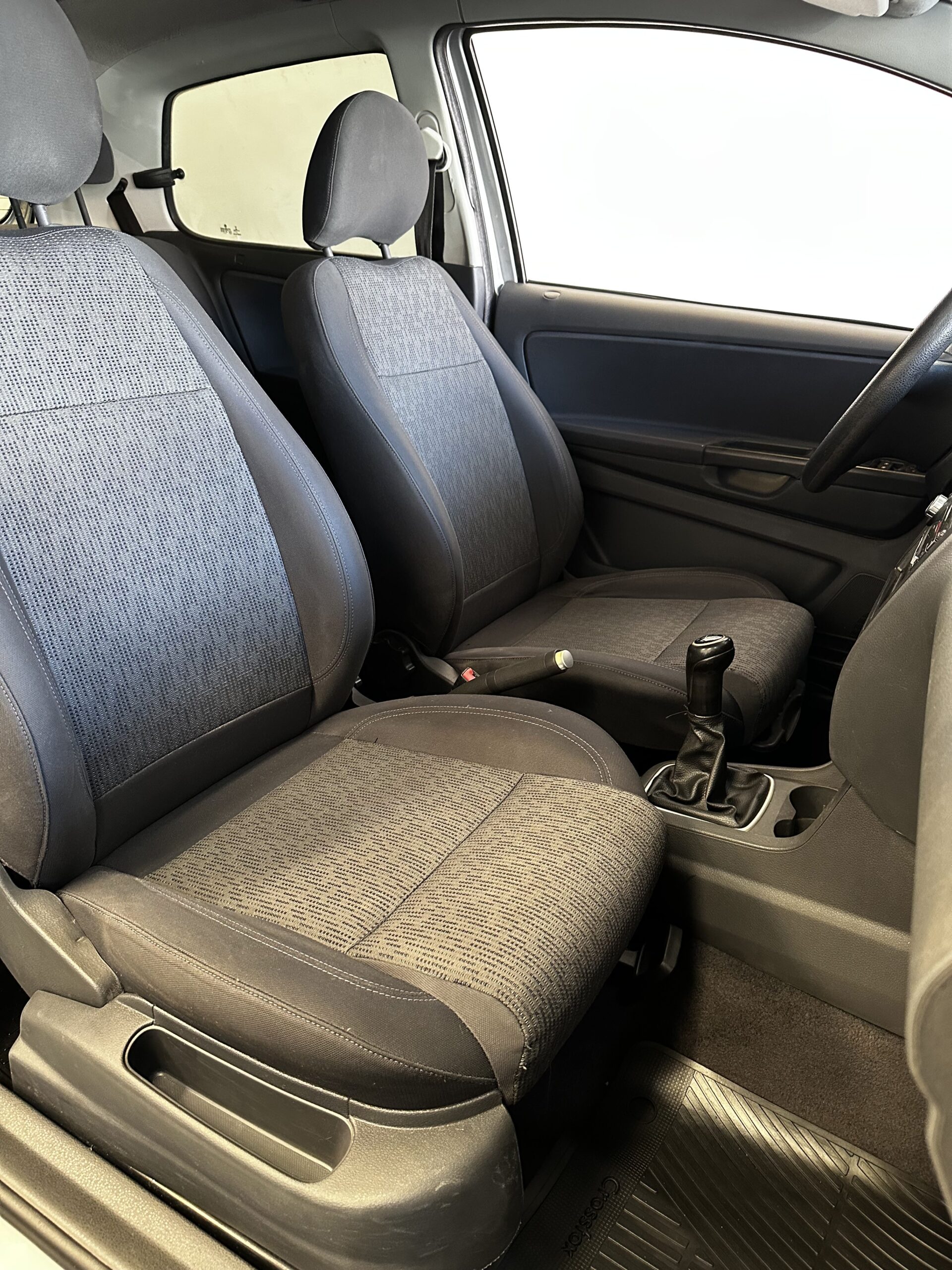 
								VOLKSWAGEN FOX 1.6 Trendline 3P full									