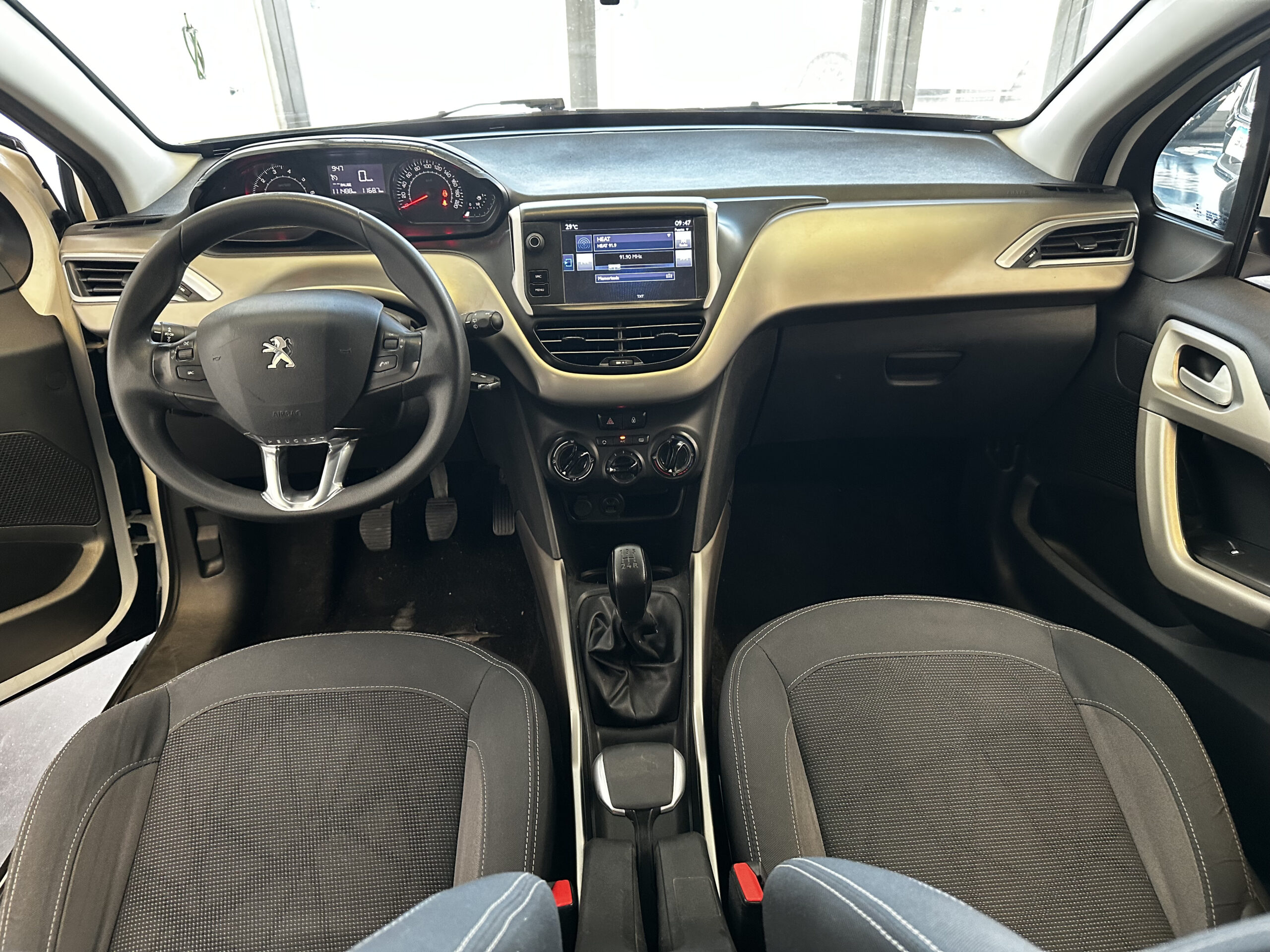 
								PEUGEOT 2008 Allure 1.6 GNC full									