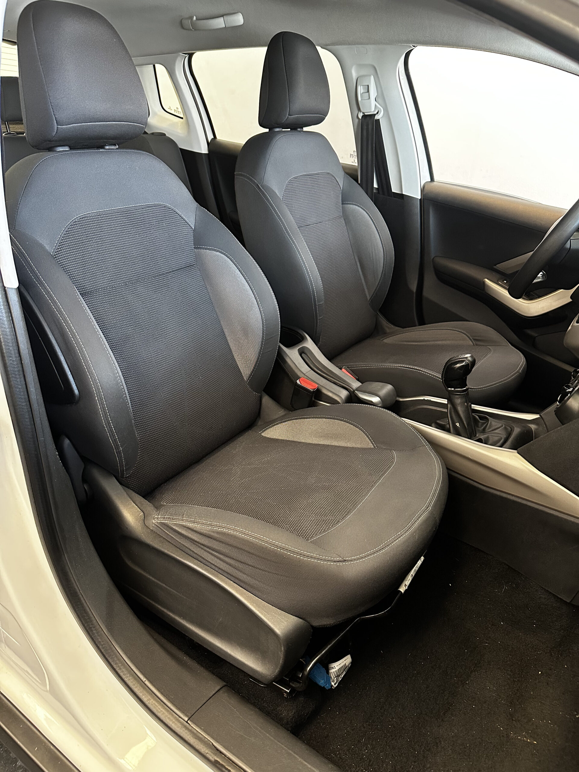 
								PEUGEOT 2008 Allure 1.6 GNC full									