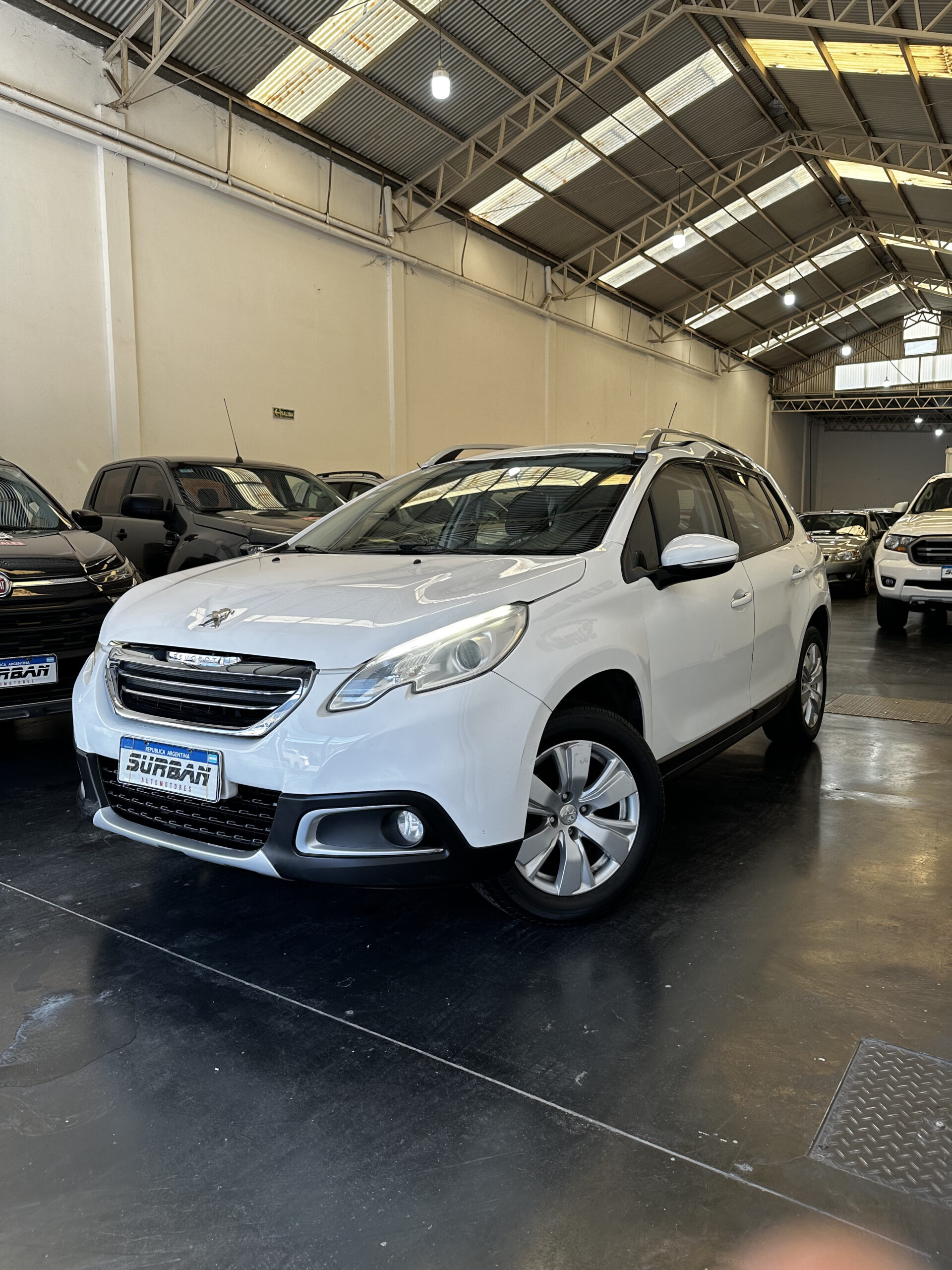 
								PEUGEOT 2008 Allure 1.6 GNC full									