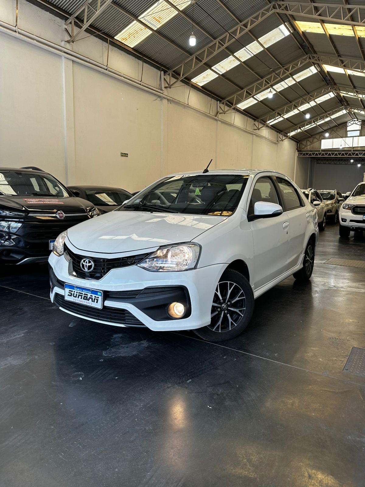 
								Toyota Etios 1.5 4p full									