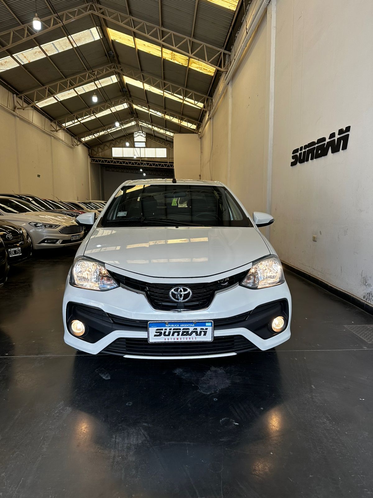 
								Toyota Etios 1.5 4p full									