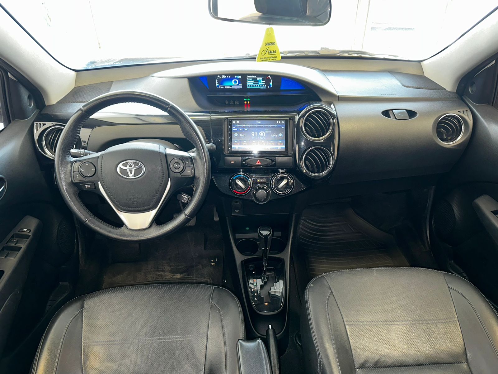 
								Toyota Etios 1.5 4p full									