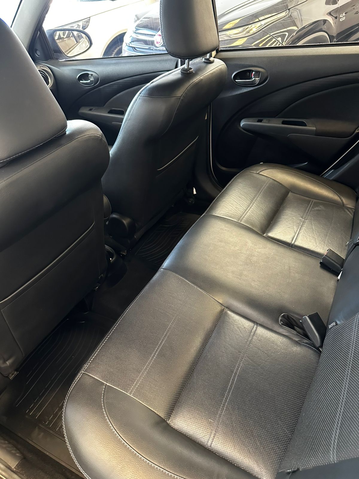 
								Toyota Etios 1.5 4p full									