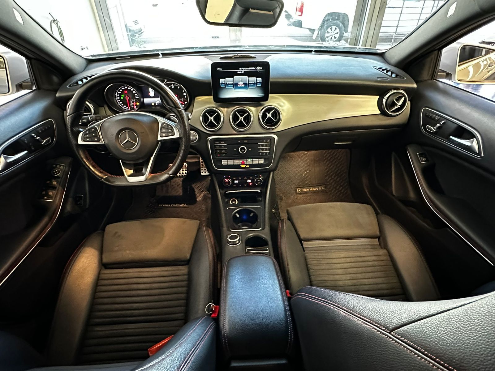 
								MERCEDES BENZ GLA 250 4 matic full									