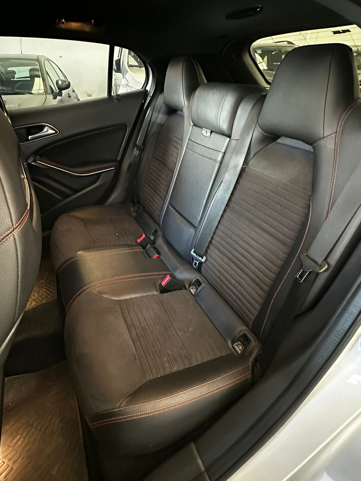 
								MERCEDES BENZ GLA 250 4 matic full									