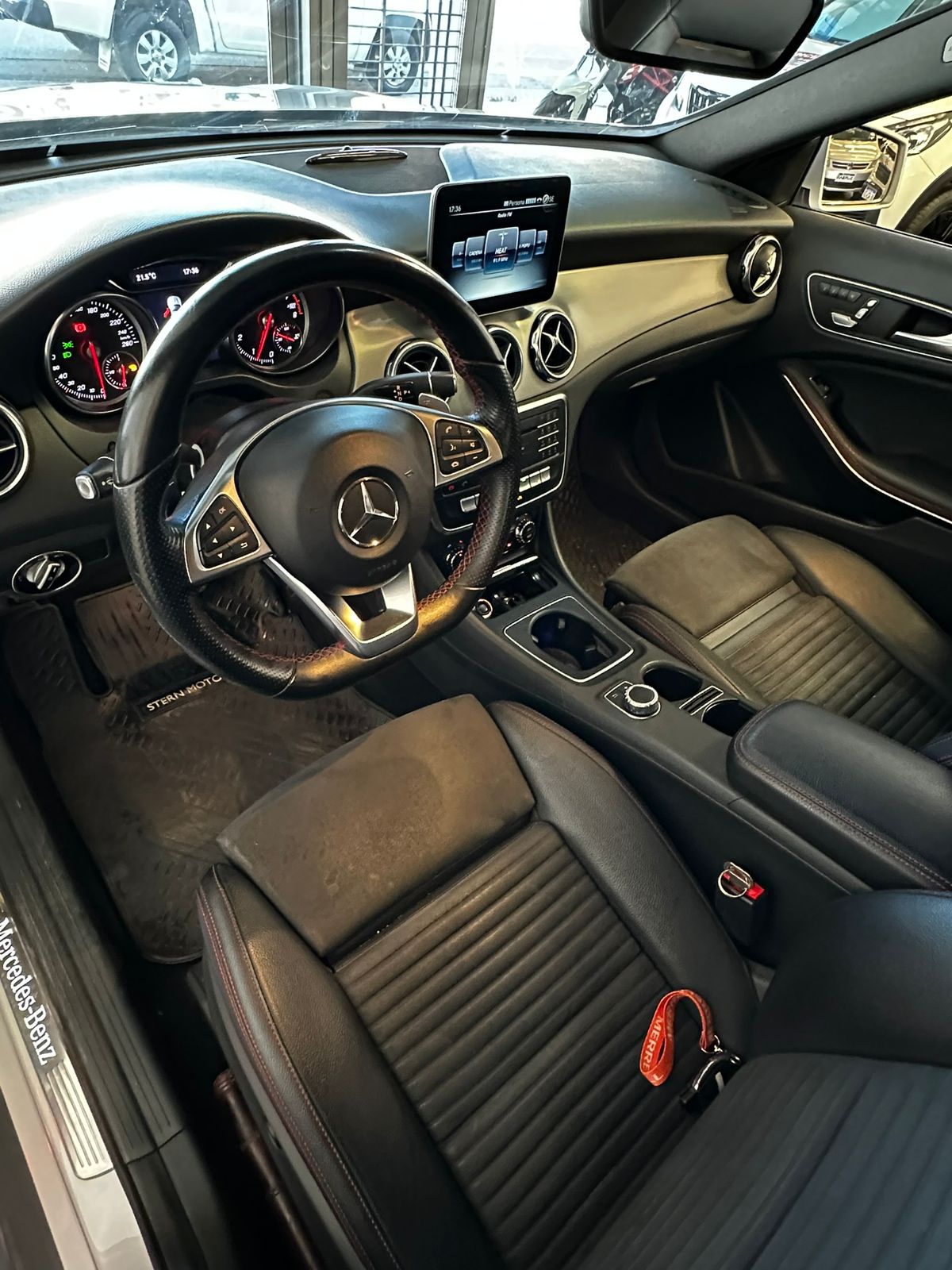 
								MERCEDES BENZ GLA 250 4 matic full									