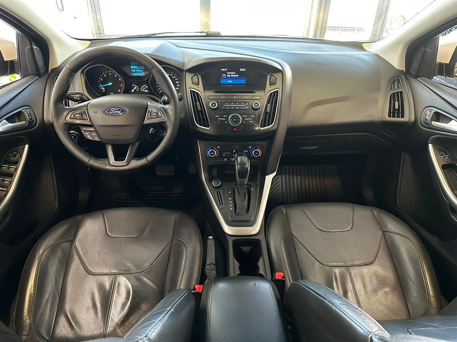 
								FORD FOCUS 2.0 SE Plus 5p Power Shift full									