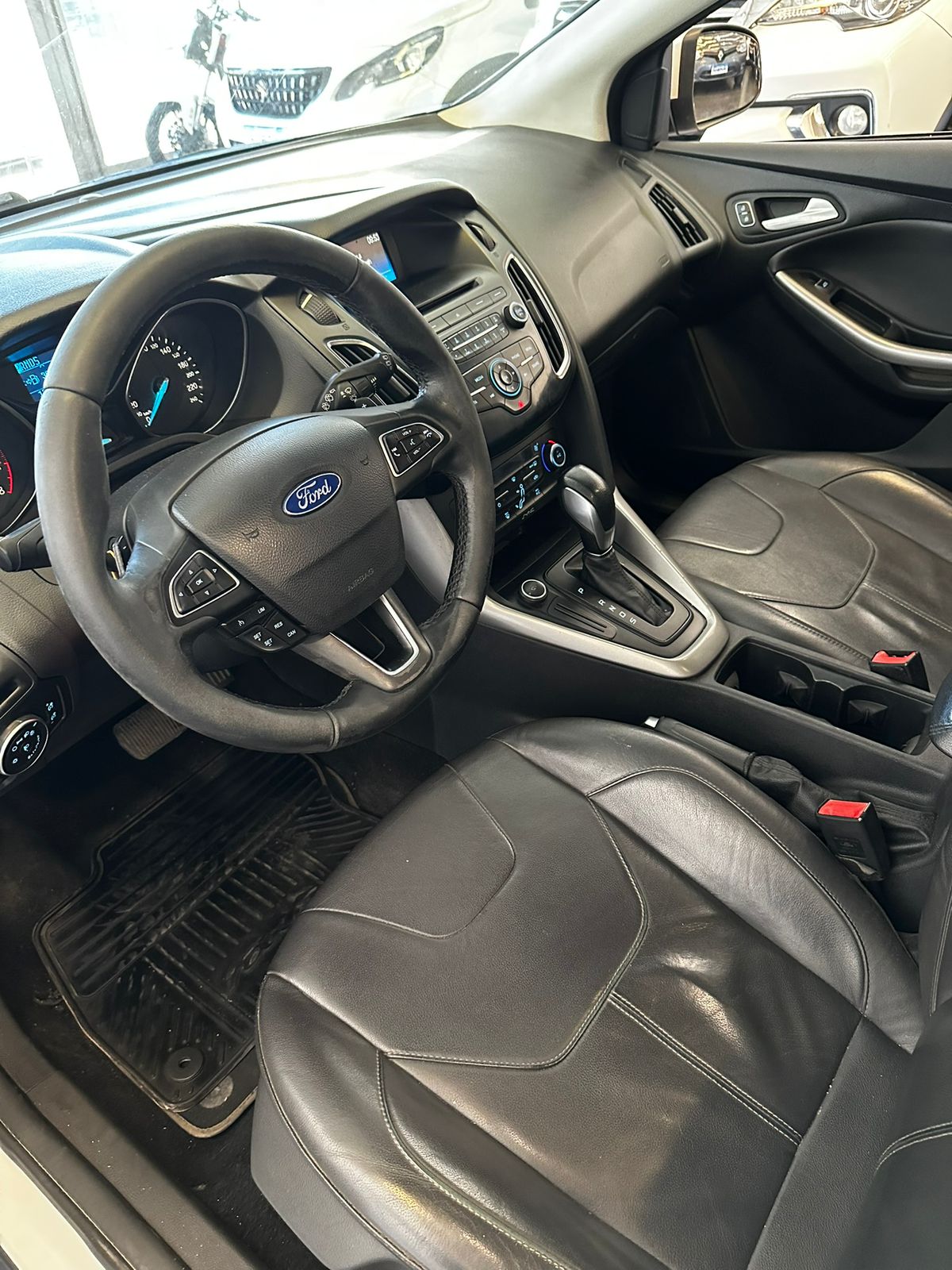 
								FORD FOCUS 2.0 SE Plus 5p Power Shift full									