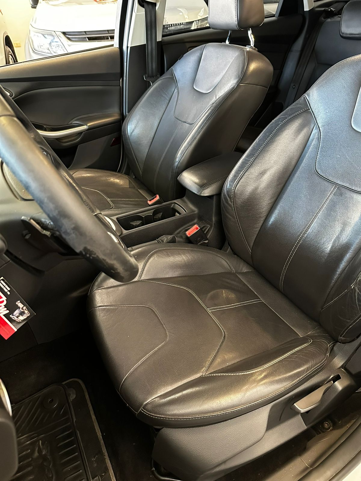 
								FORD FOCUS 2.0 SE Plus 5p Power Shift full									