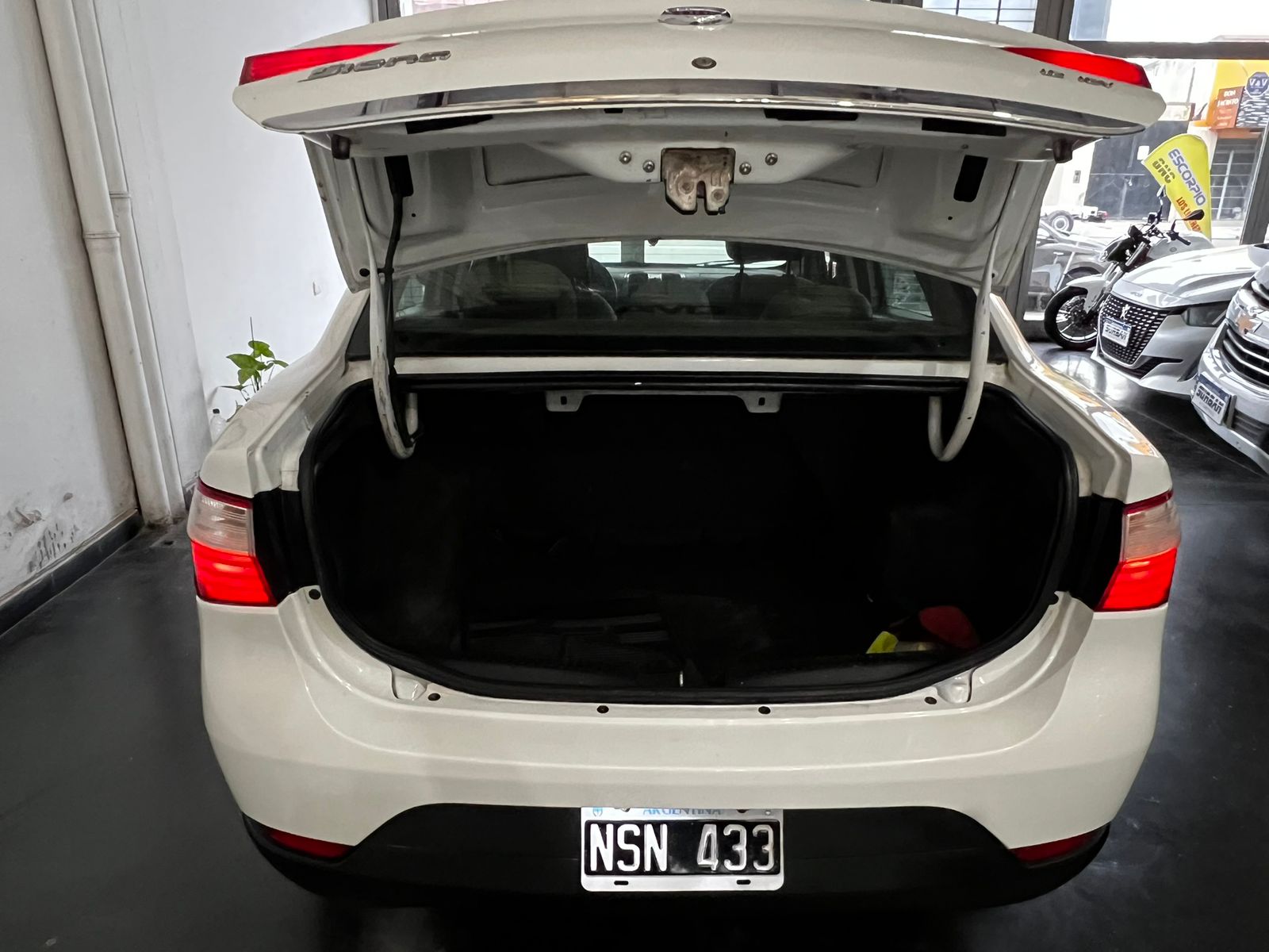 
								FIAT GRAN SIENA 1.6 Essence full									