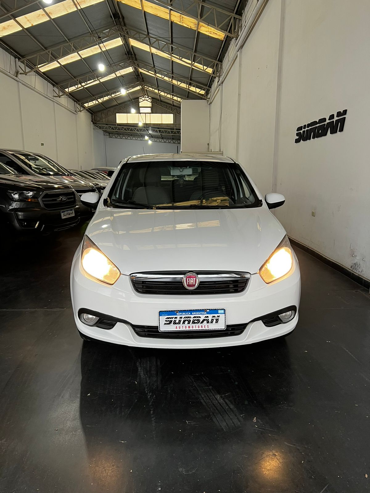 
								FIAT GRAN SIENA 1.6 Essence full									