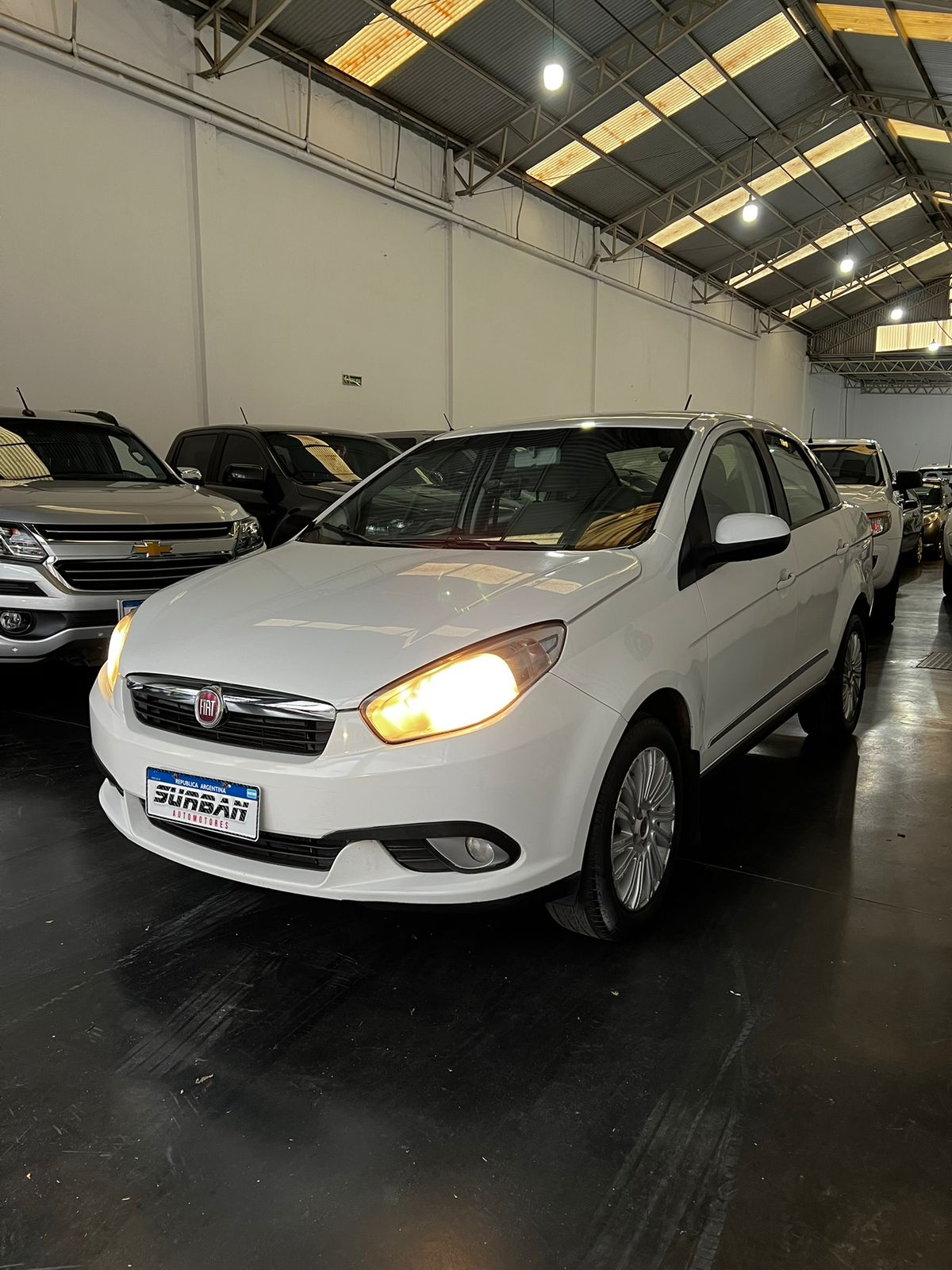 
								FIAT GRAN SIENA 1.6 Essence full									