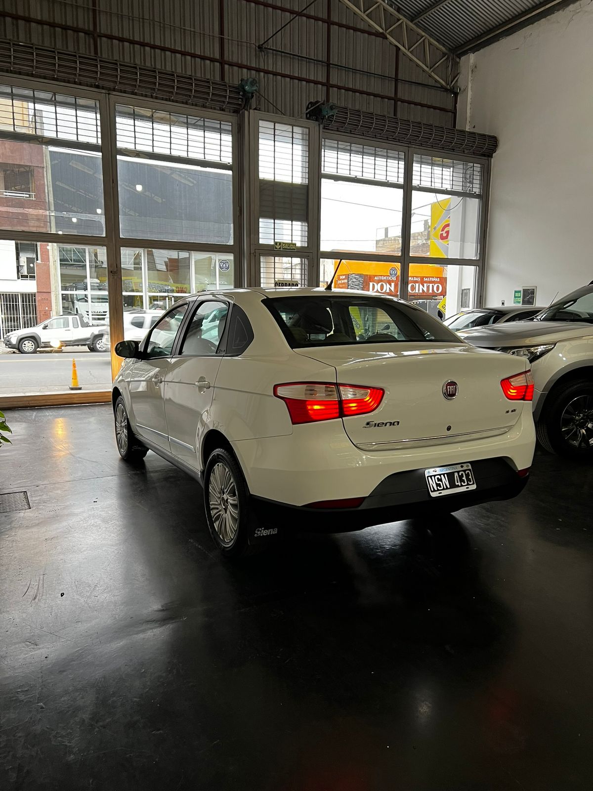 
								FIAT GRAN SIENA 1.6 Essence full									