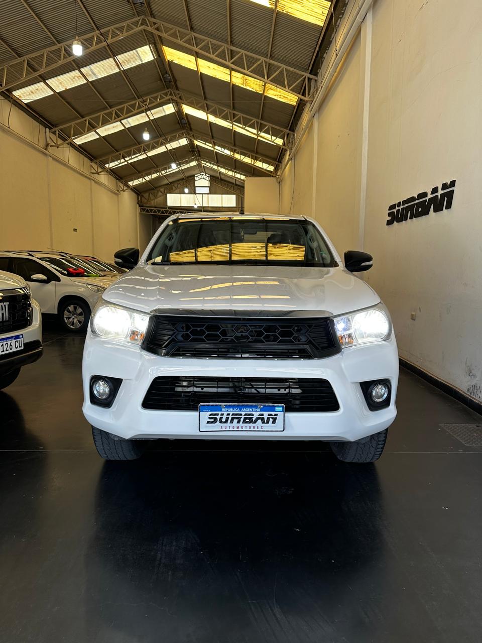 
								TOYOTA HILUX SR 2.8 4×4 DC full									