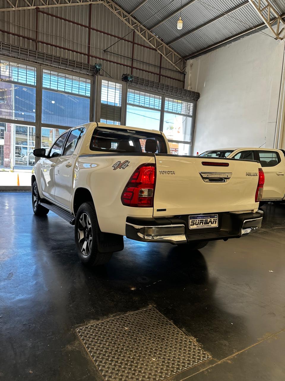 
								TOYOTA HILUX SR 2.8 4×4 DC full									