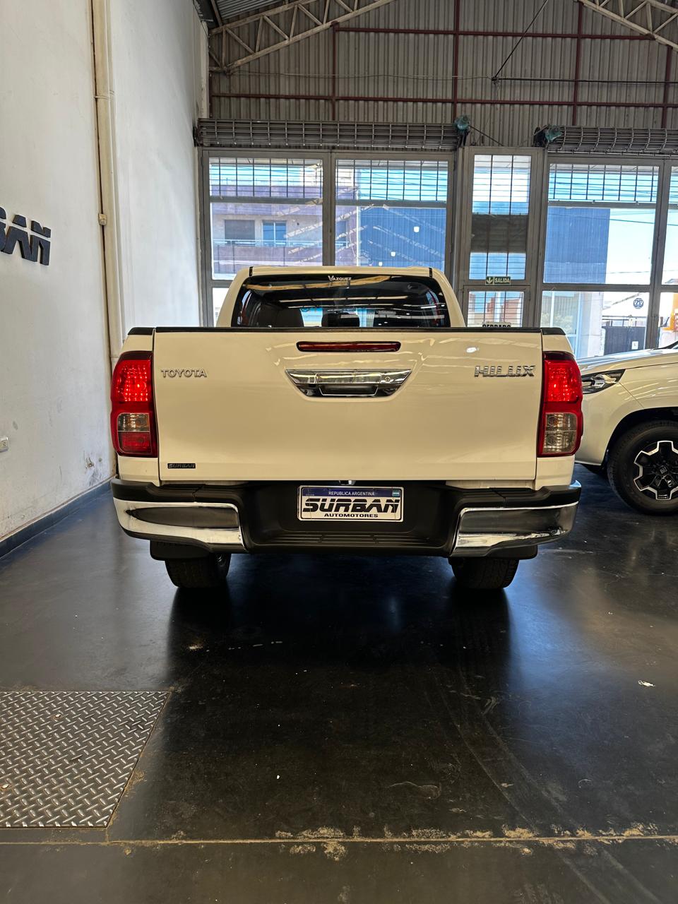 
								TOYOTA HILUX SR 2.8 4×4 DC full									