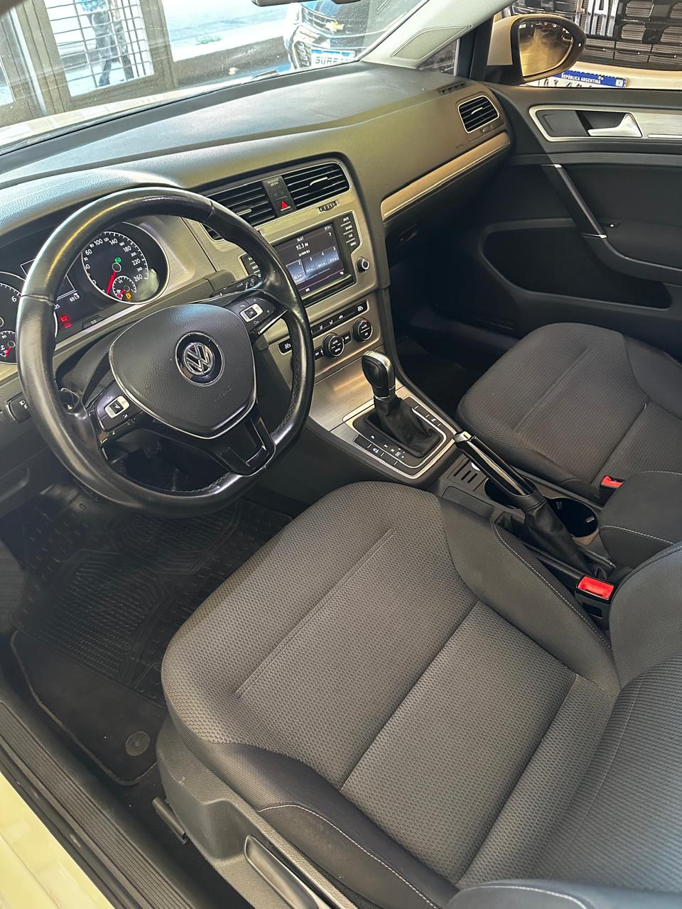 
								Volkswagen Golf 1.4 Tsi Bluemotion Confortline full									