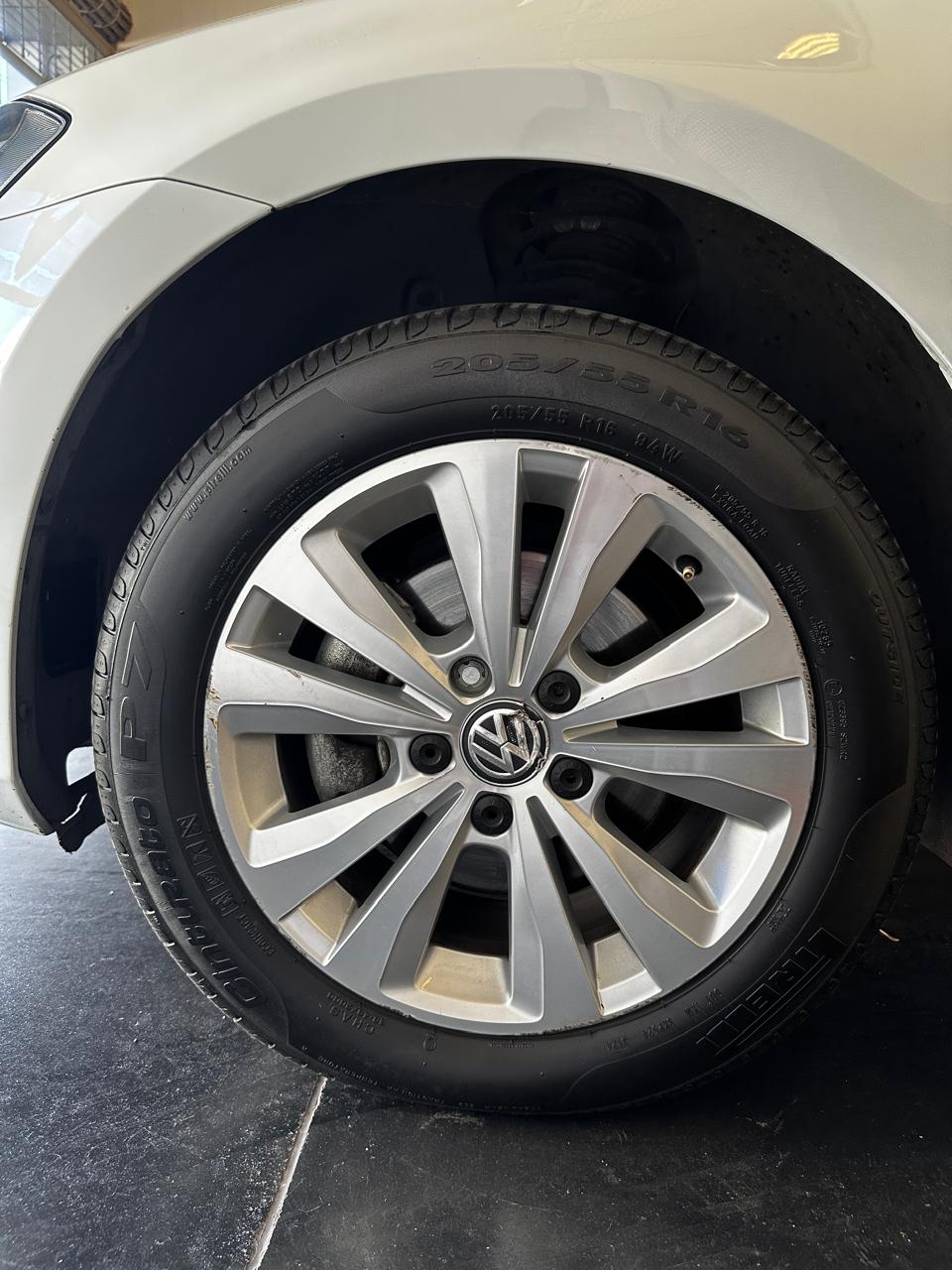 
								Volkswagen Golf 1.4 Tsi Bluemotion Confortline full									