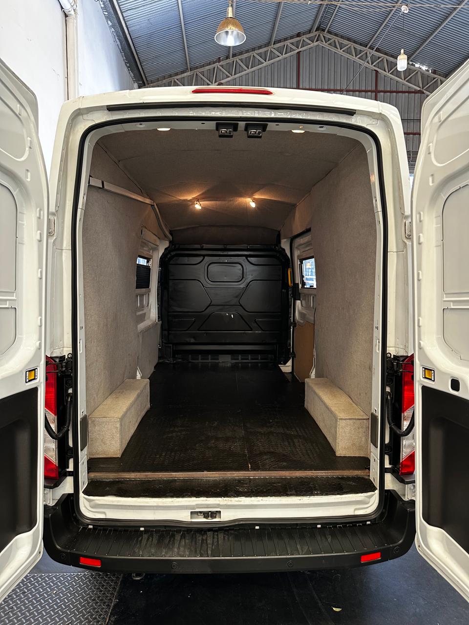 
								Ford Transit 2.2 Tdi Furgón Largo full									