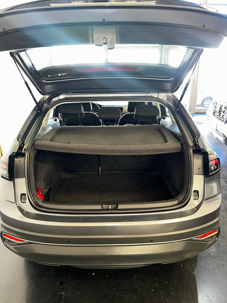 
								Volkwagen Nivus 1.0 Tsi 200 Confortline AT full									